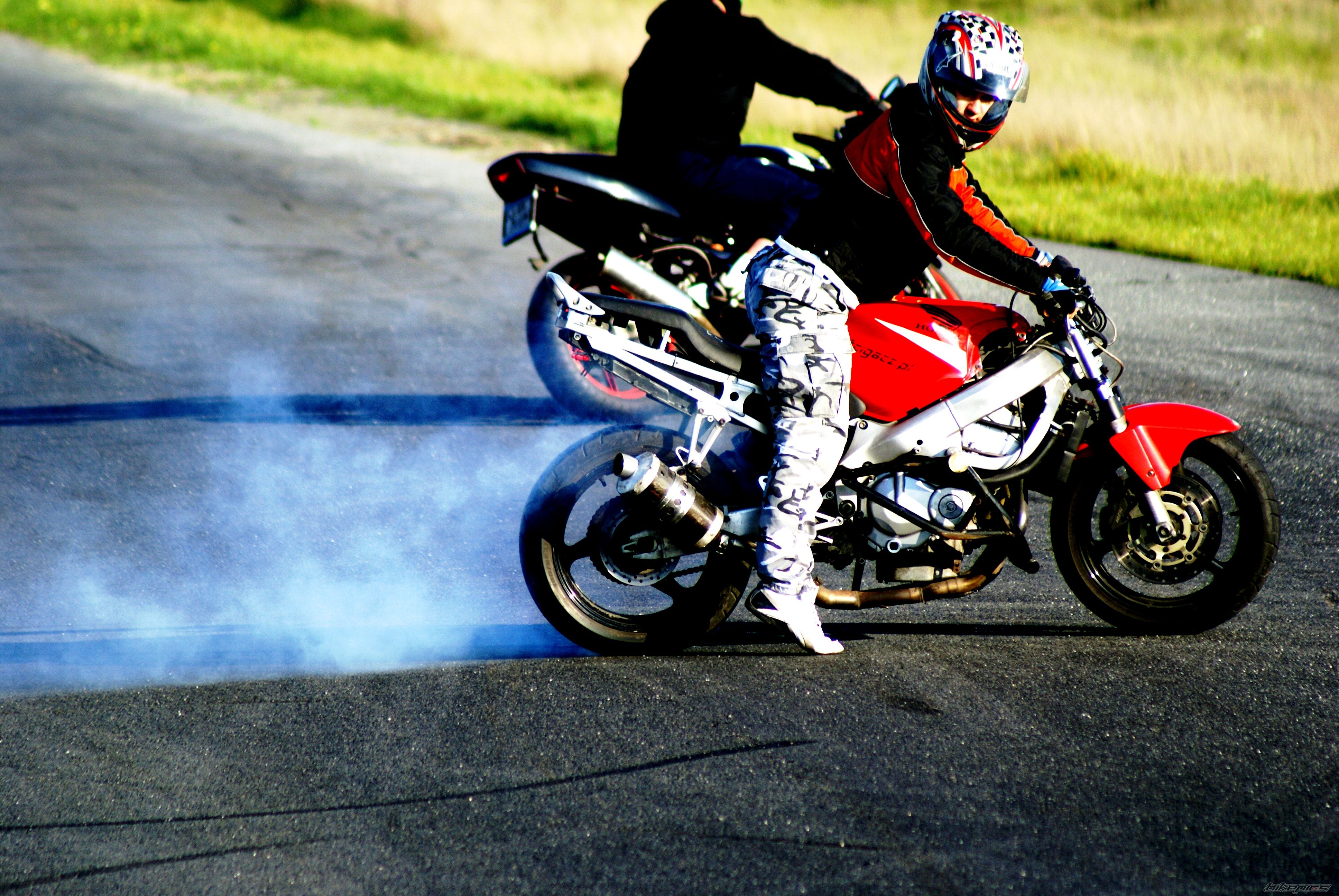 Photo 1472678