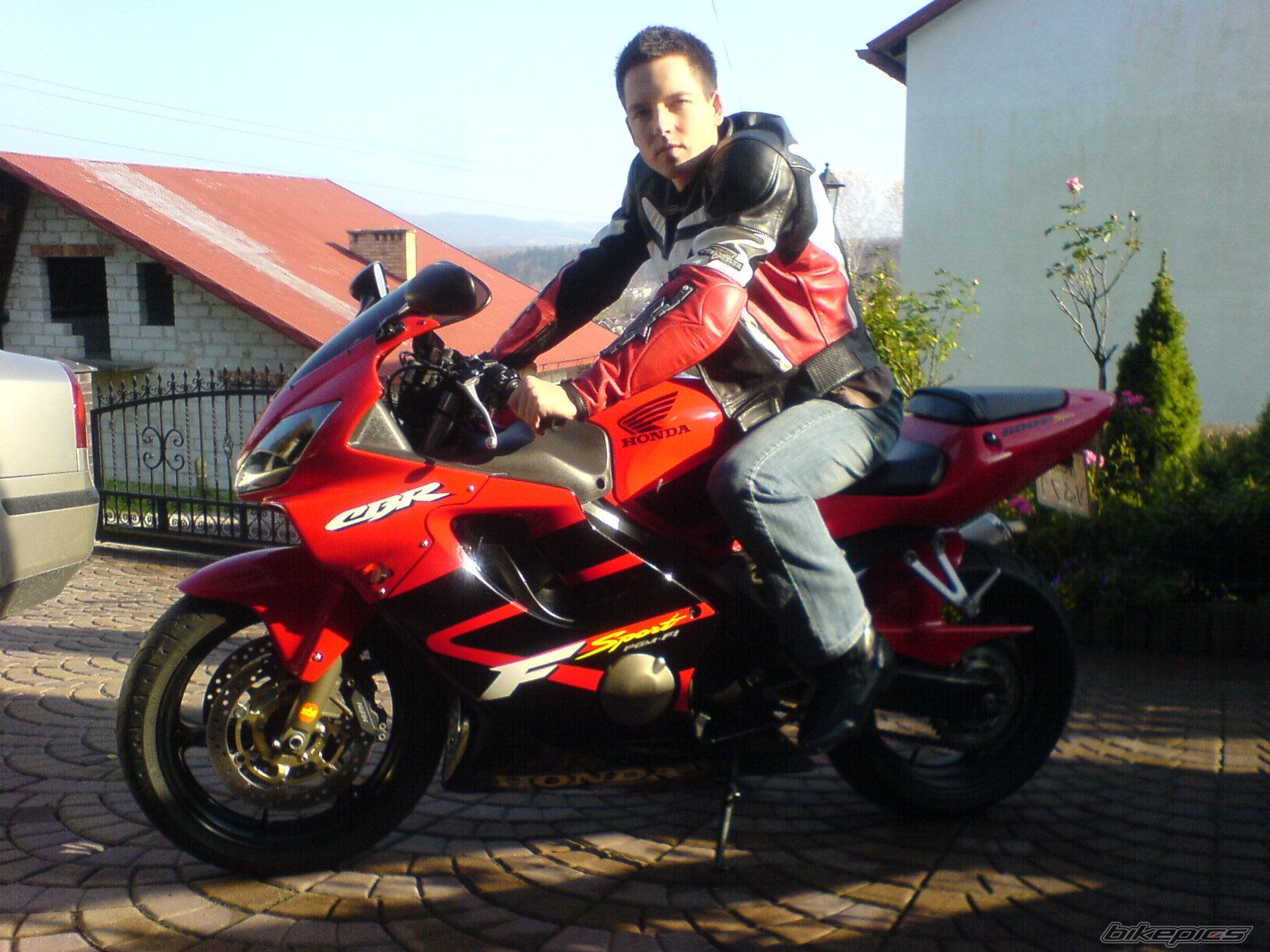 Photo 1472883