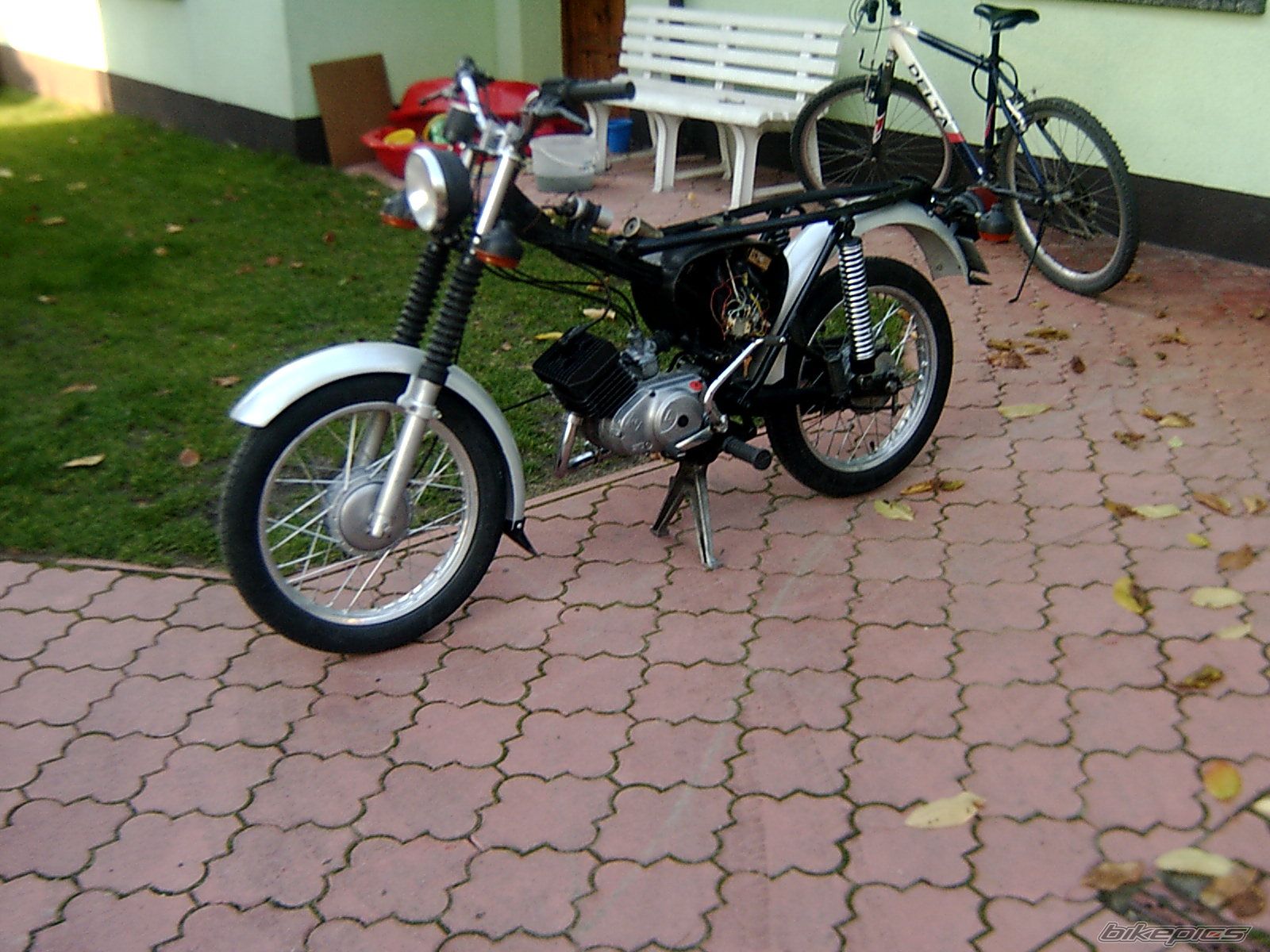 Photo 1472896