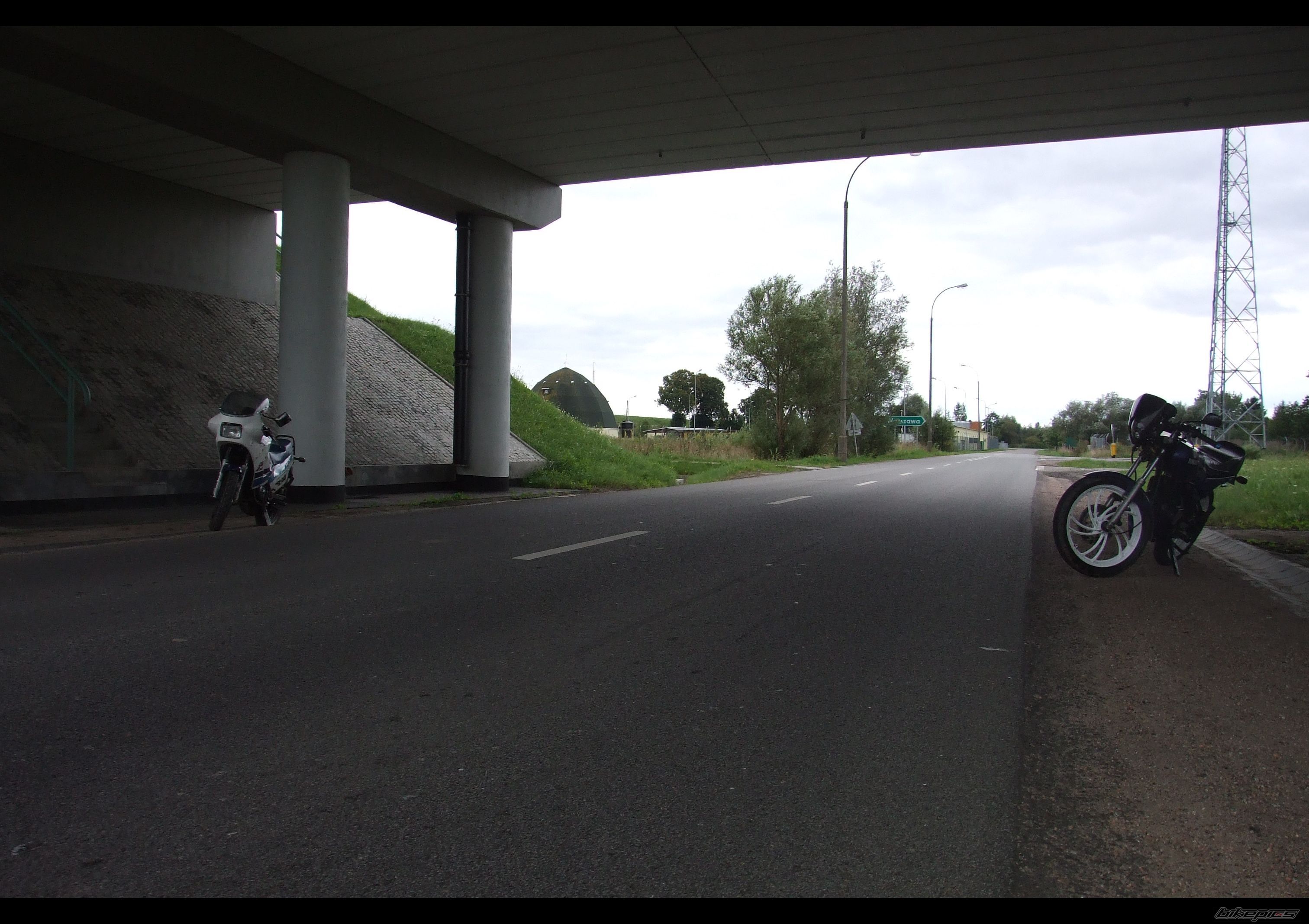 Photo 1472957