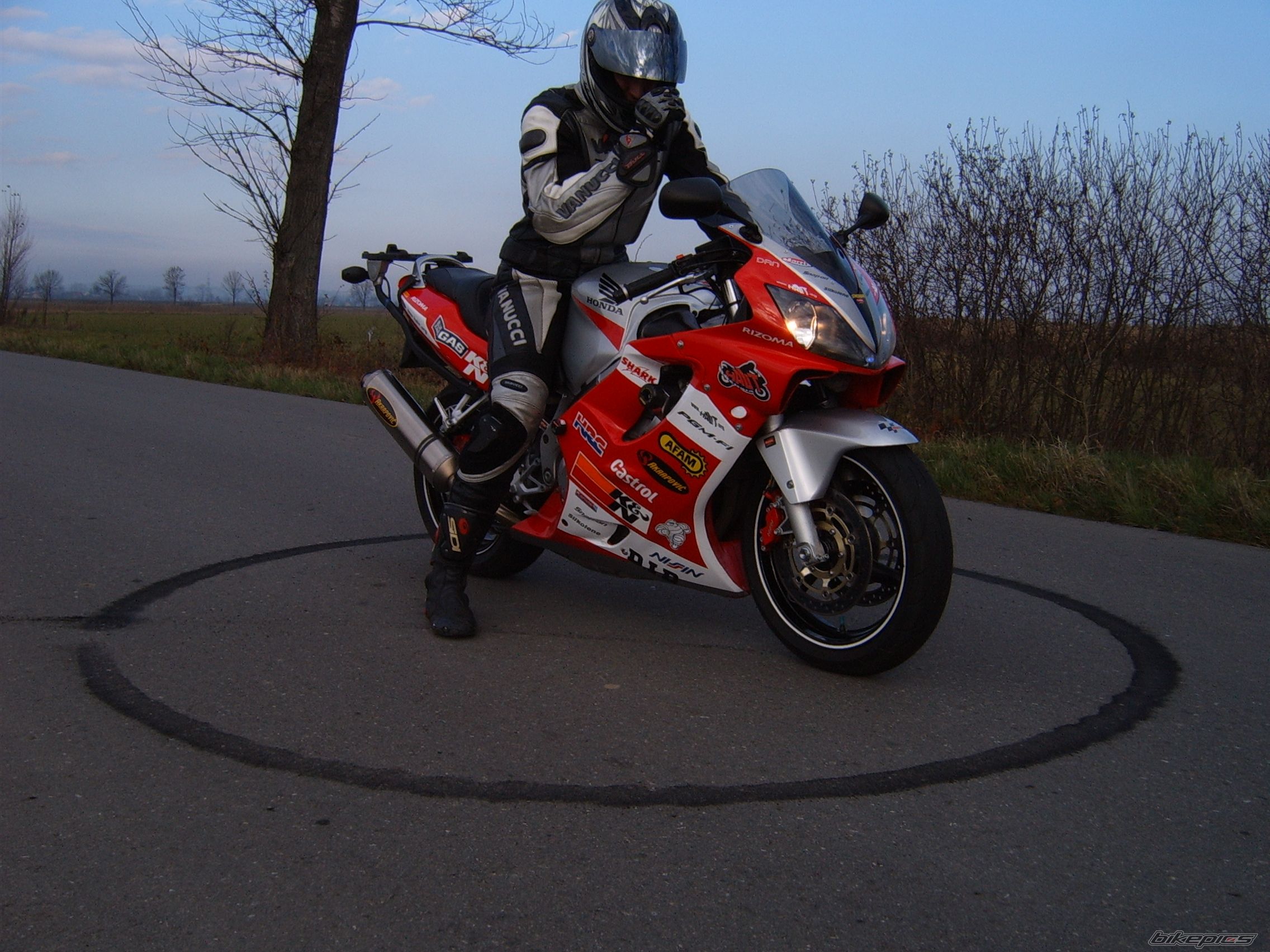 Photo 1476870