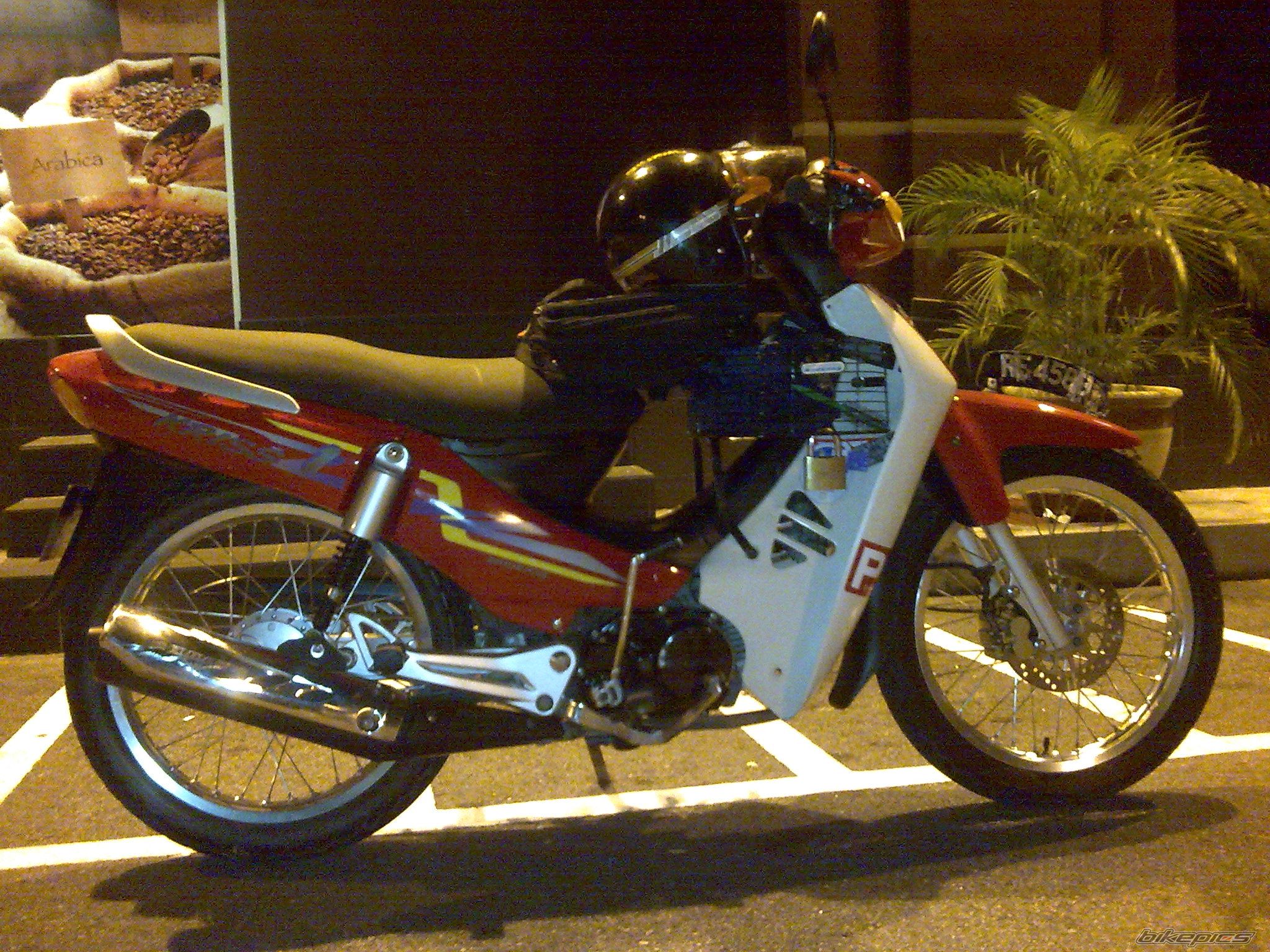 Photo 1477918