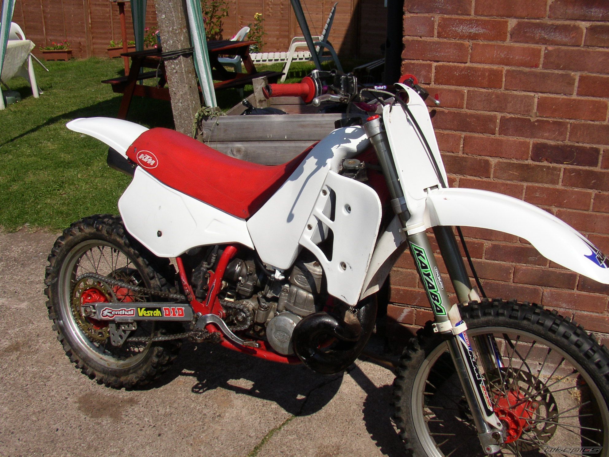 Photo 1477975