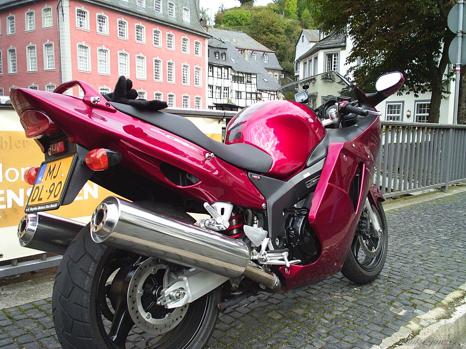 Photo 1477996