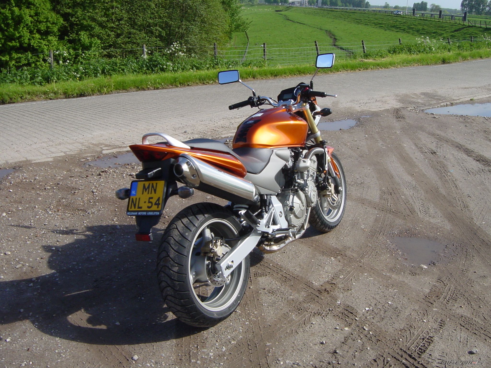 Photo 1489589