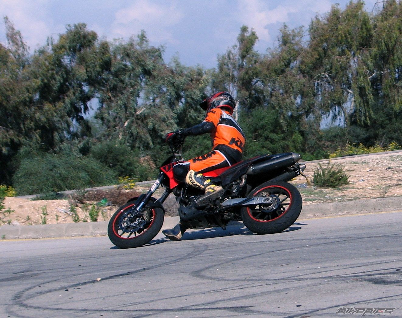 Photo 1491684