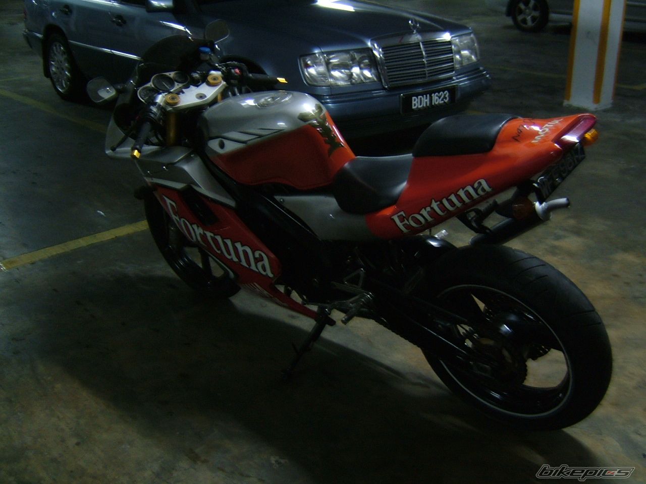 Photo 1493473