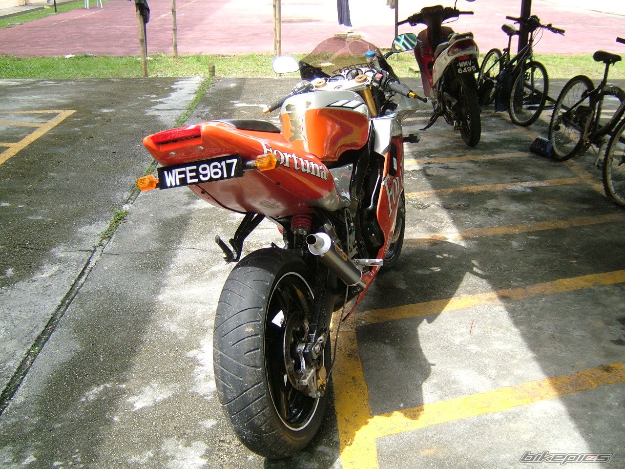Photo 1493476
