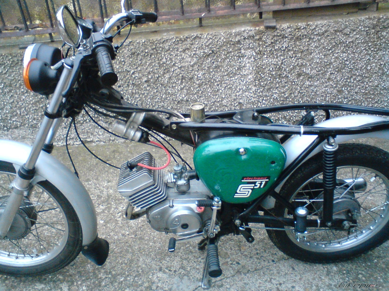 Photo 1495895