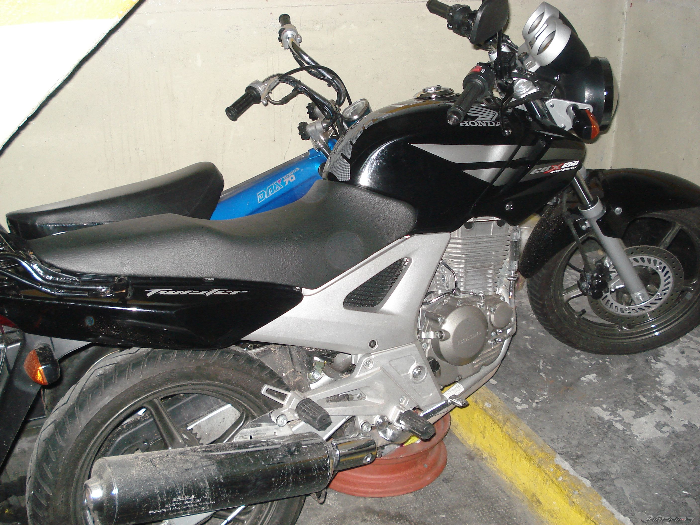 Photo 1496472