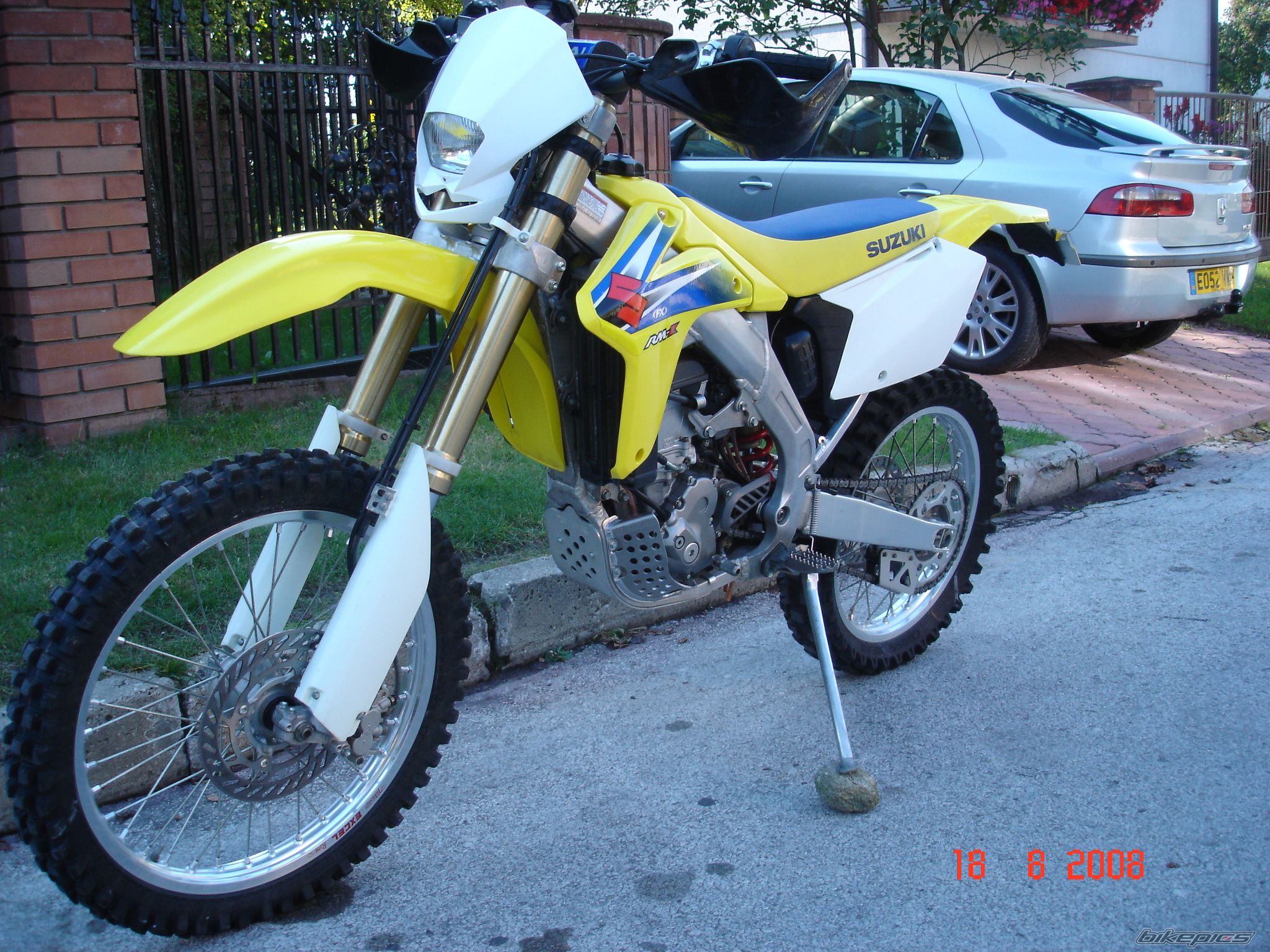 Photo 1496679