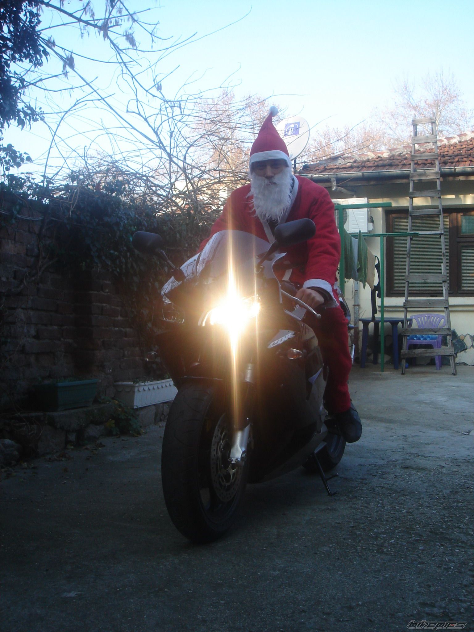 Photo 1496789