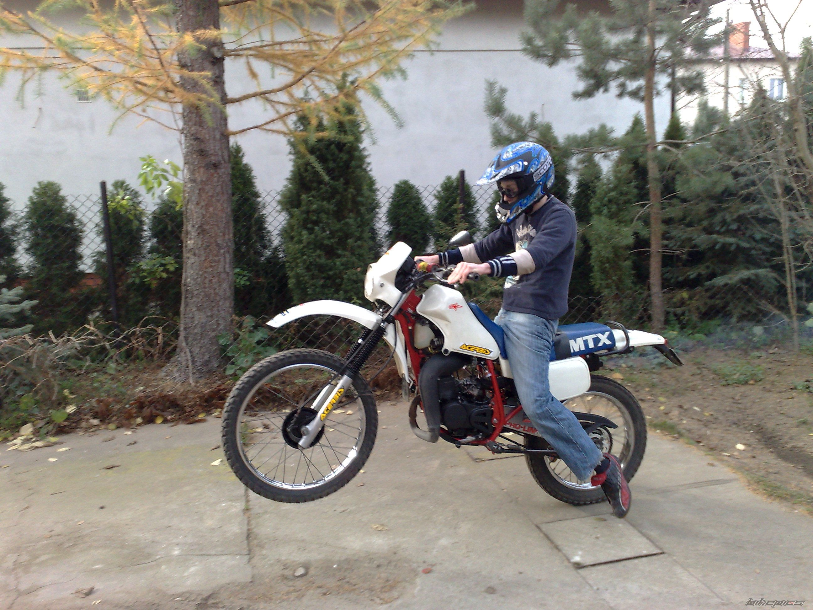Photo 1498786