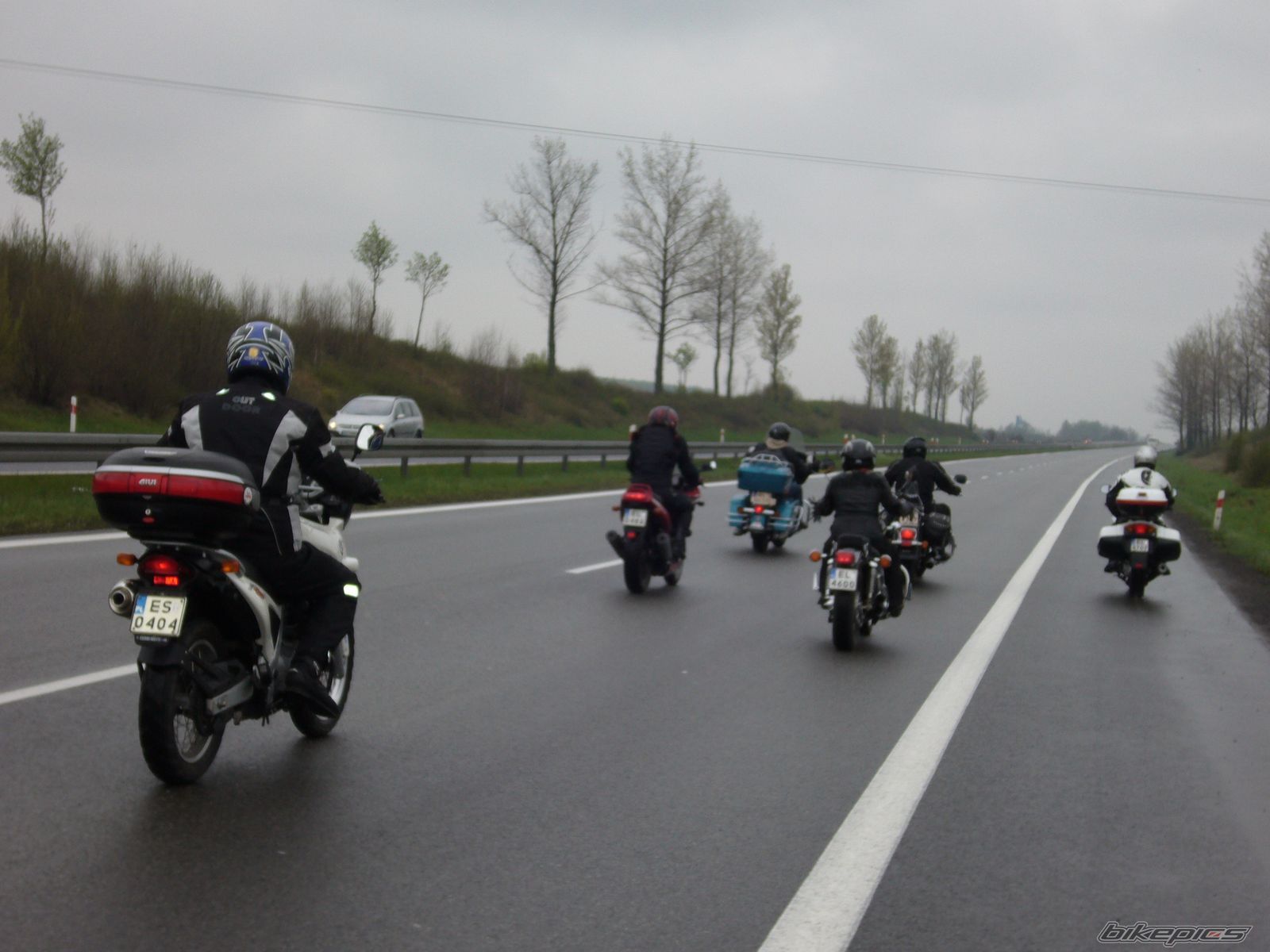 Photo 1498799