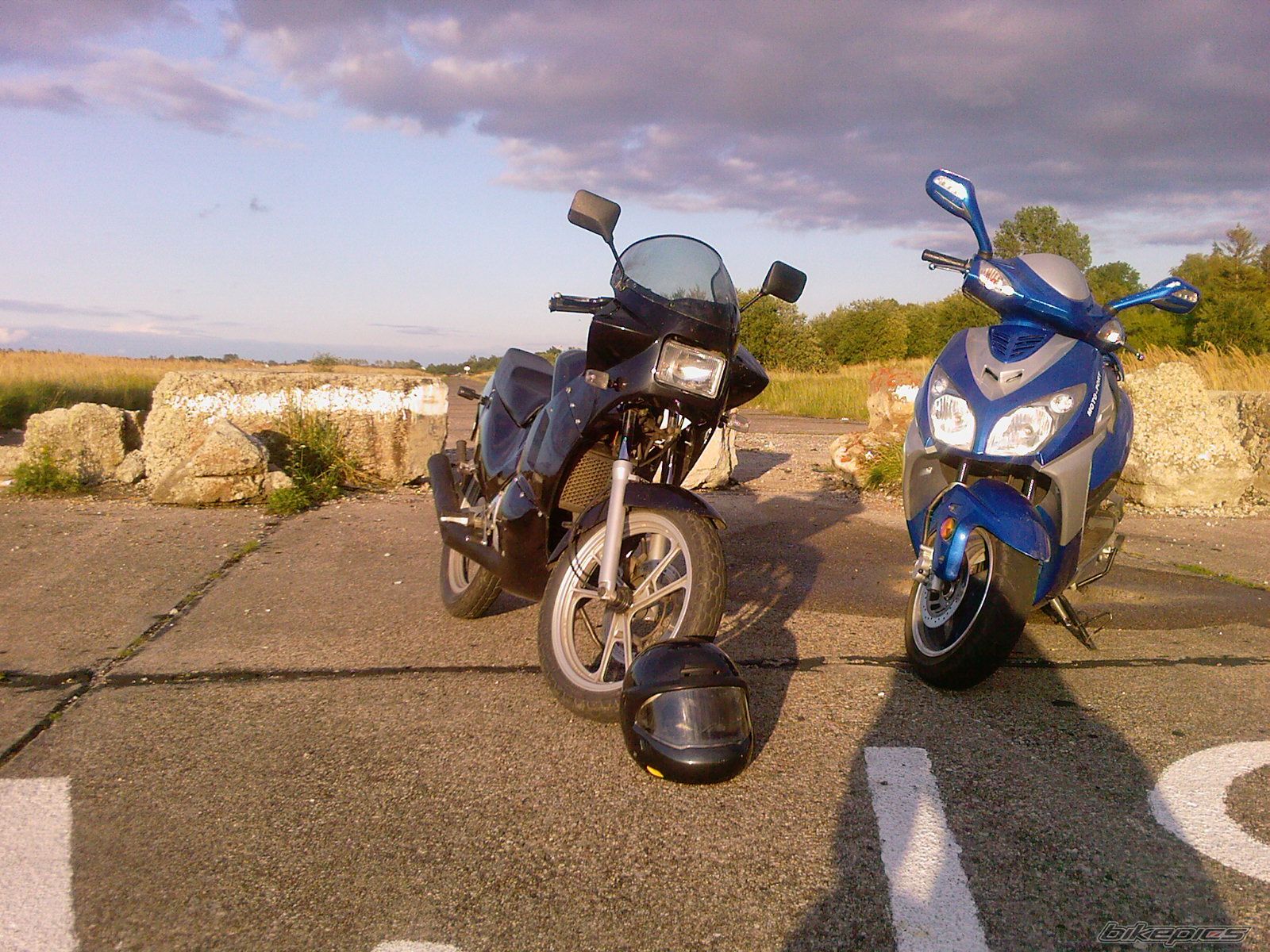 Photo 1498885