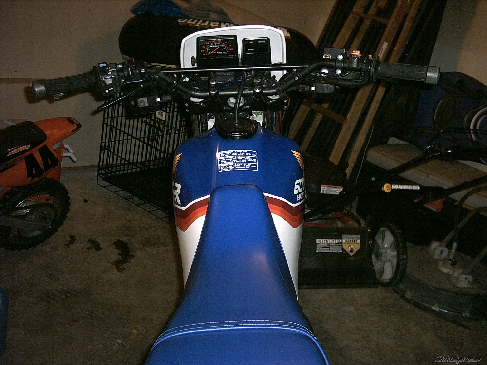 Photo 1502695