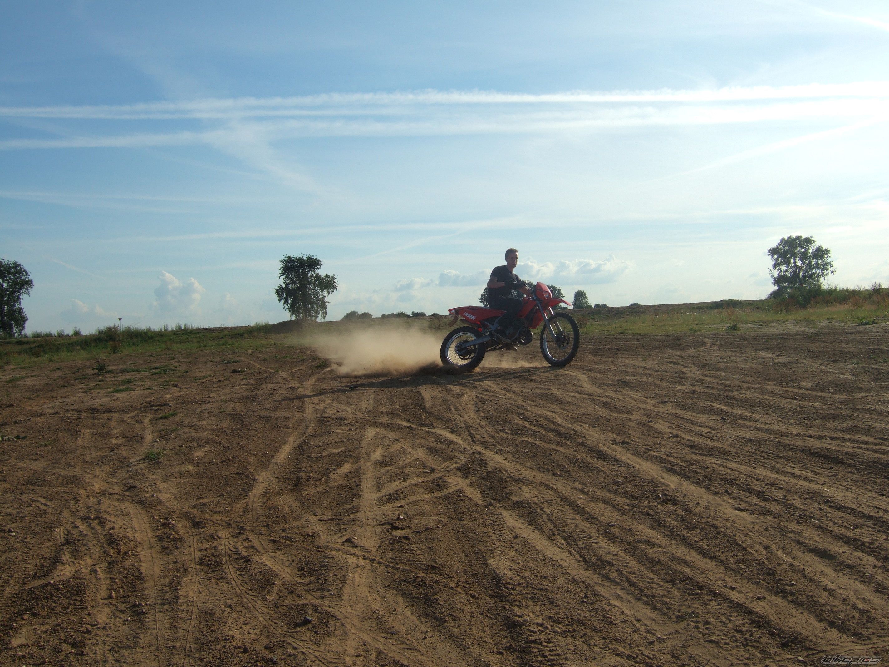 Photo 1503173