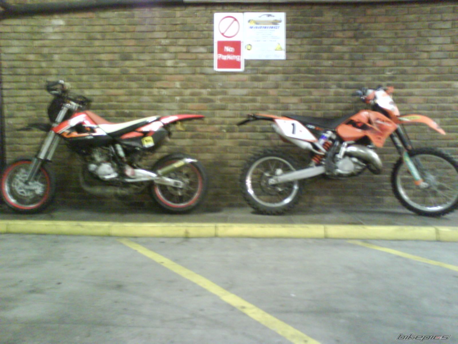 Photo 1503479