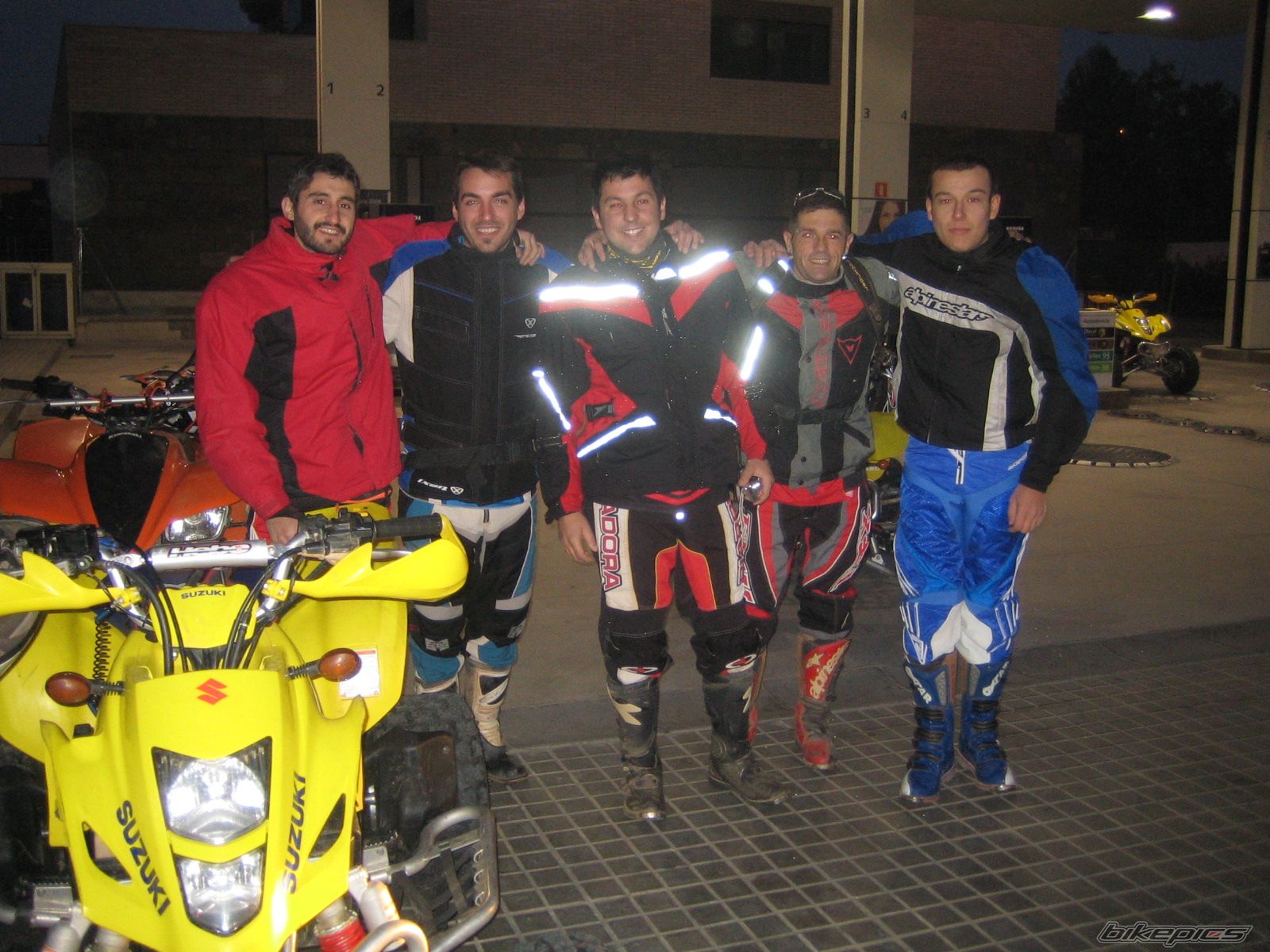 Photo 1503686