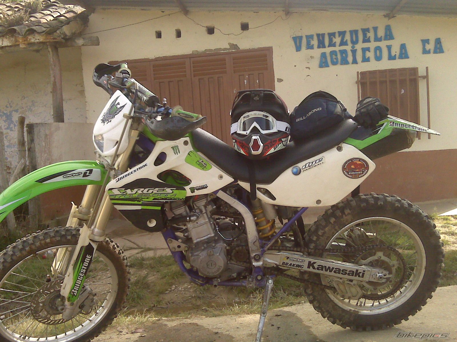 Photo 1503789