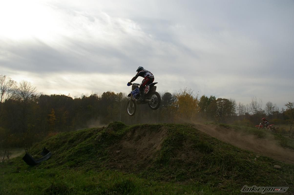Photo 1503848