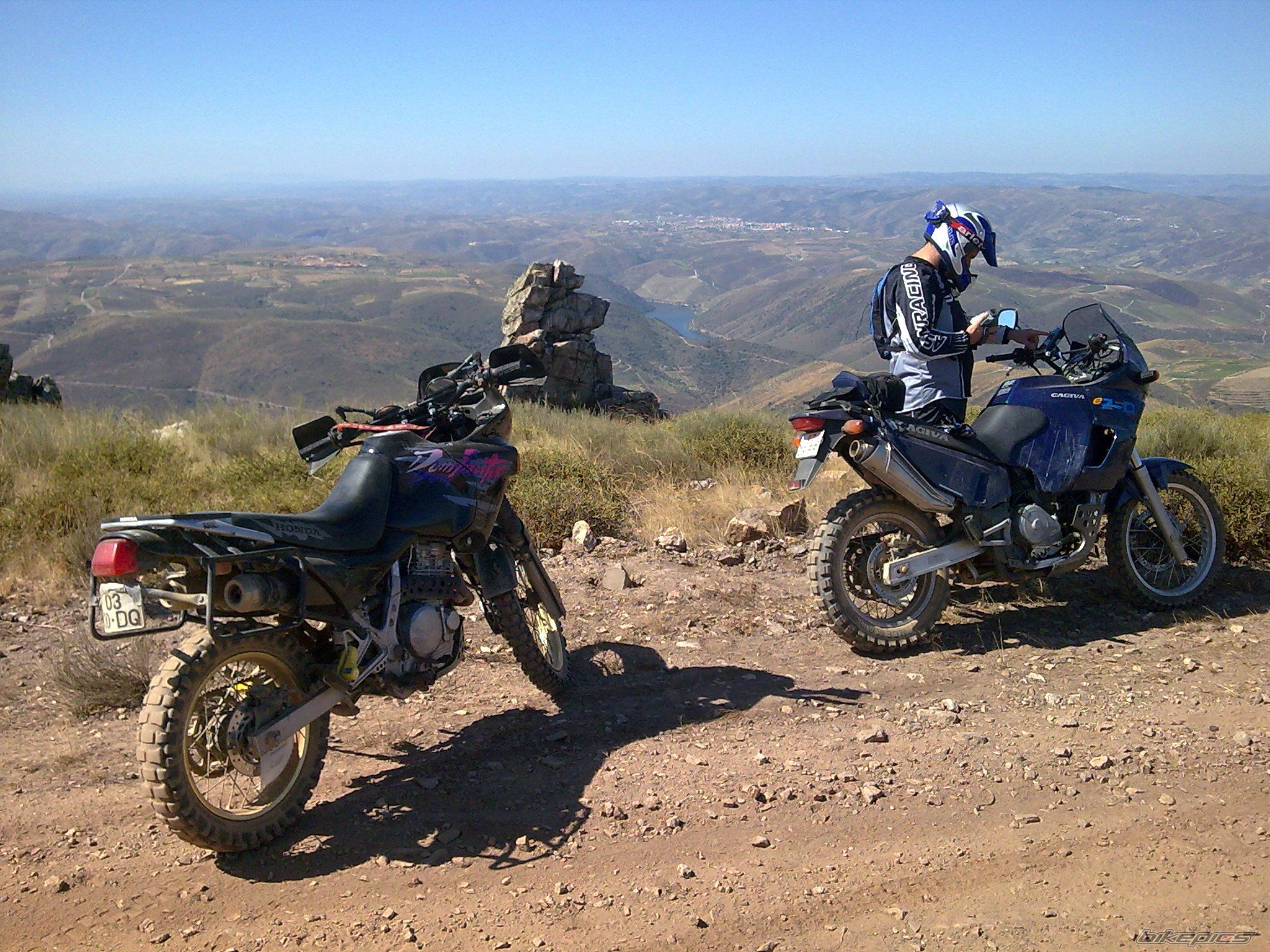 Photo 1504001
