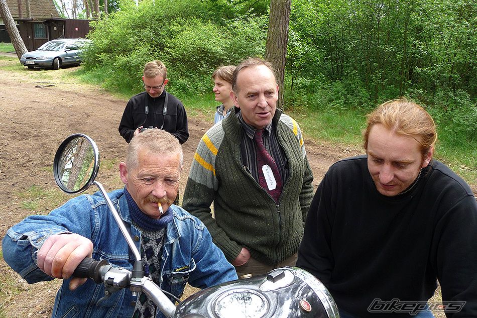 Photo 1504137