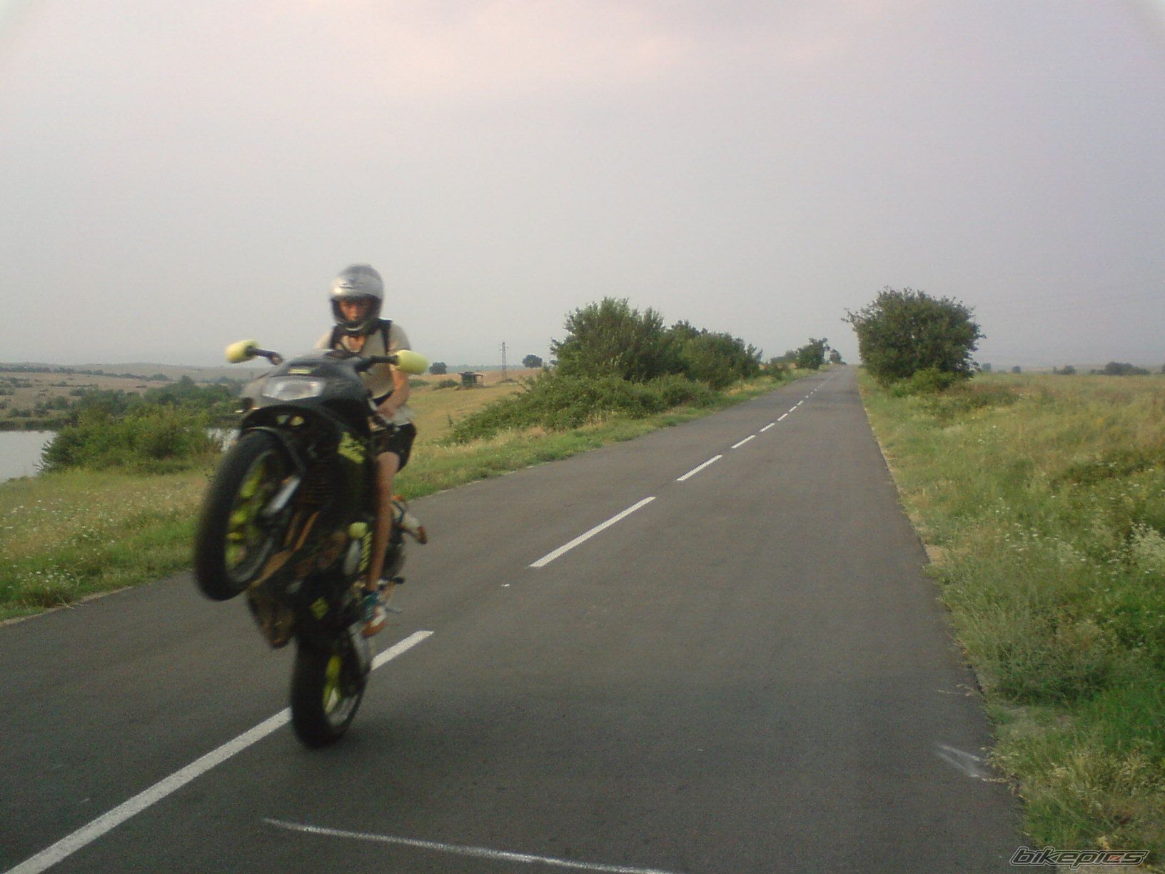 Photo 1504728