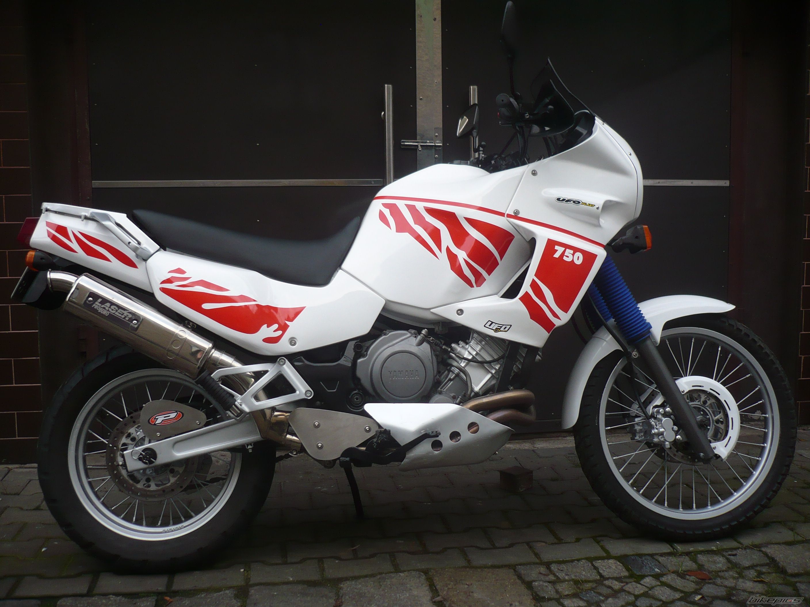 Photo 1512152