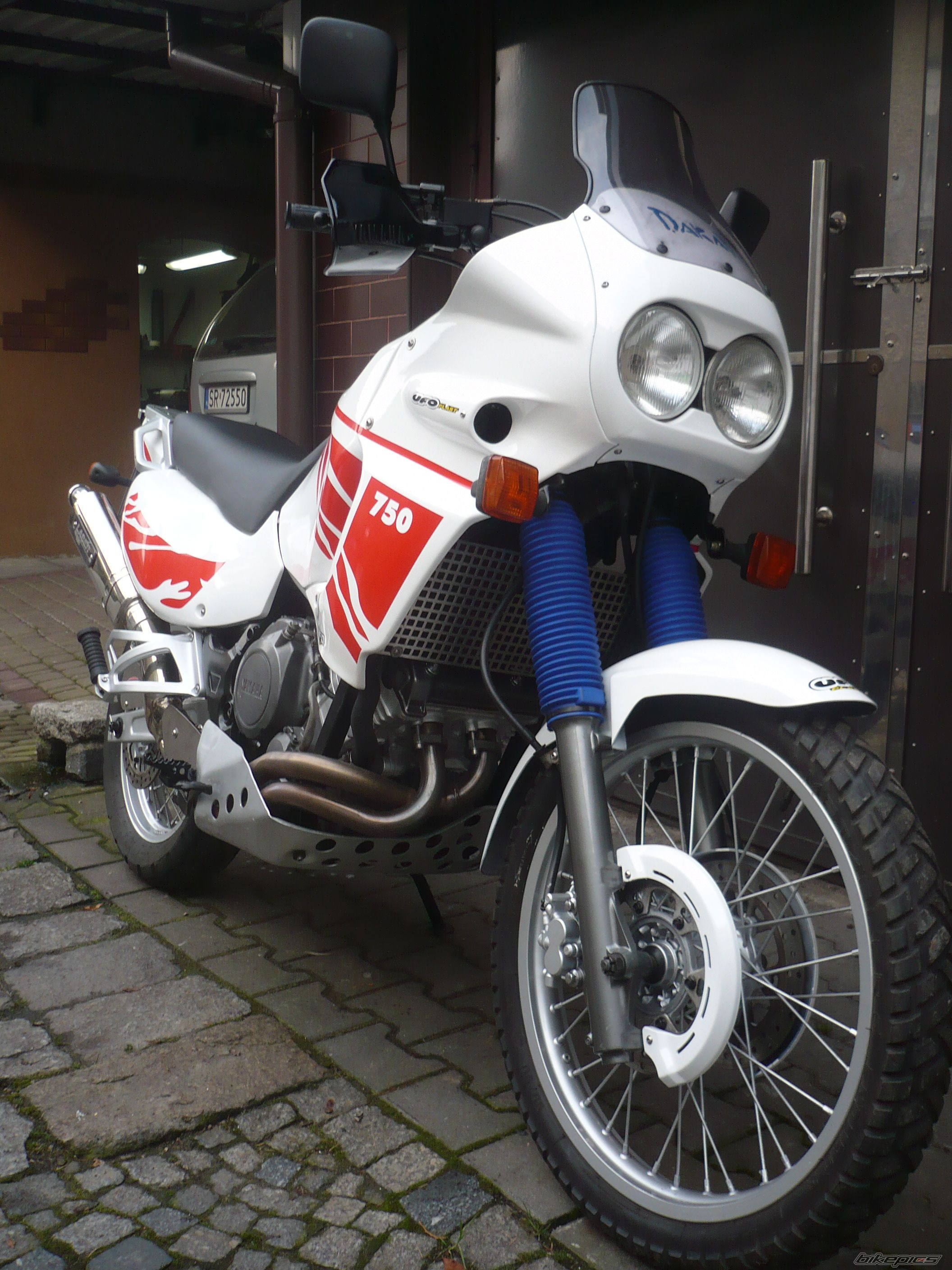 Photo 1512156