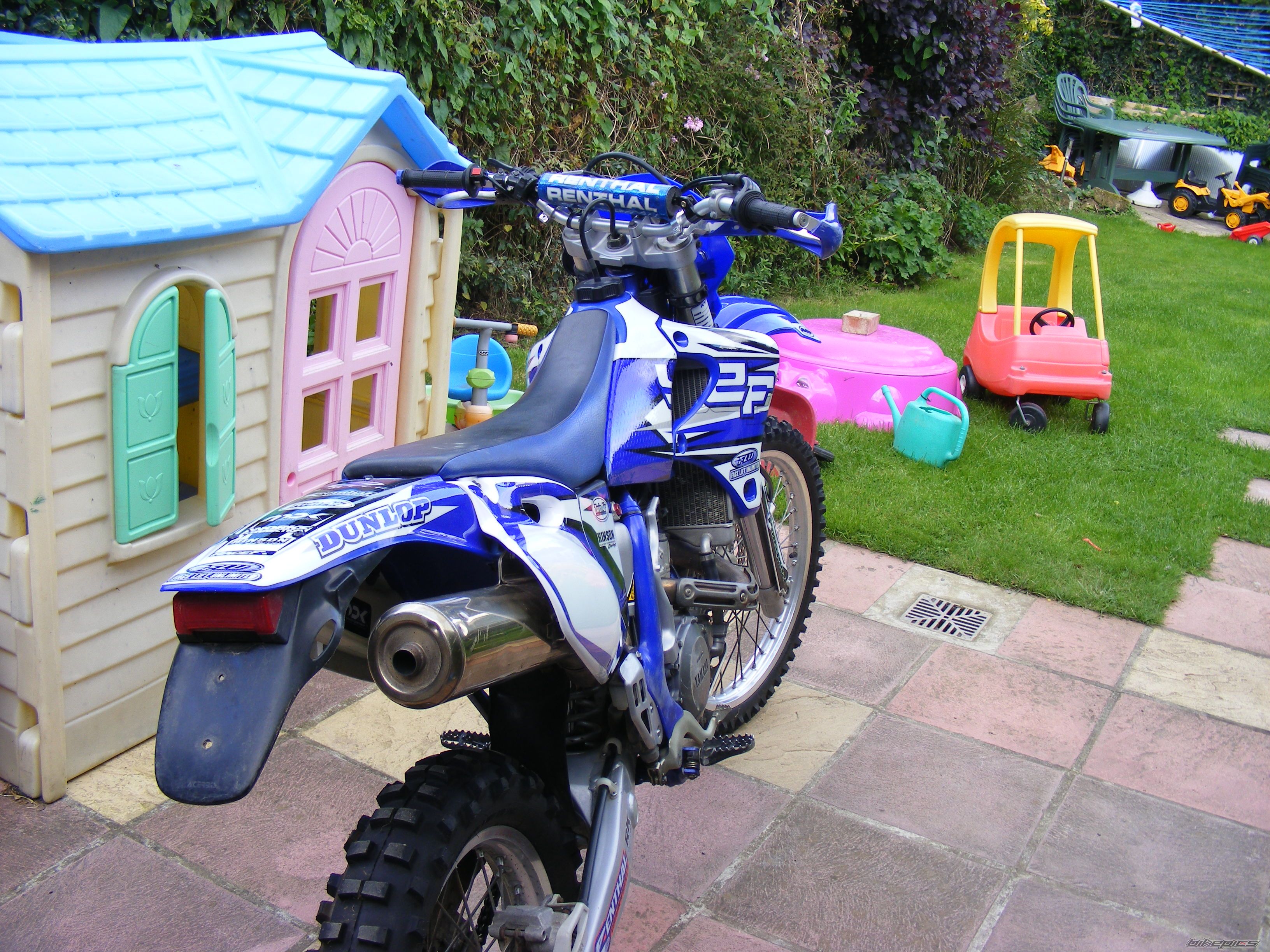 Photo 1512185