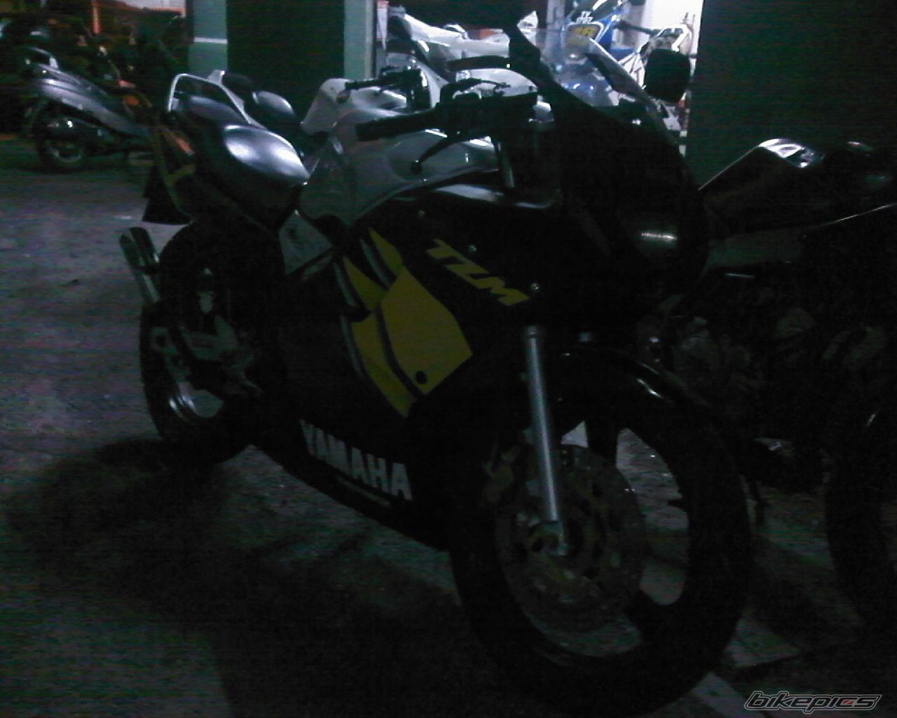 Photo 1512289