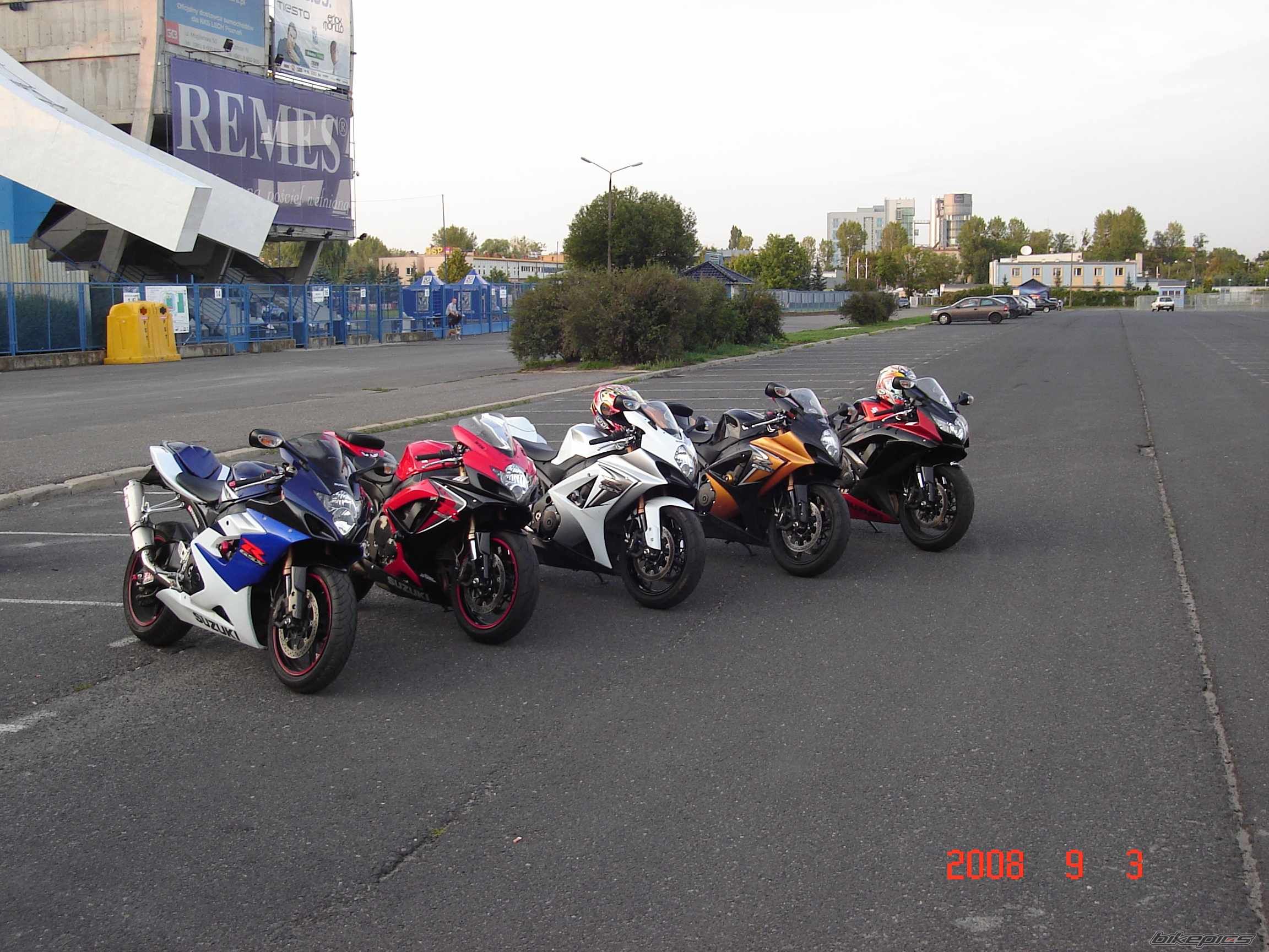 Photo 1512684