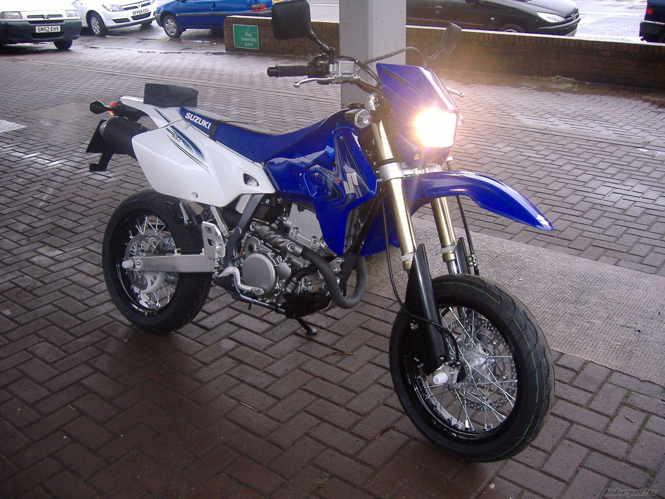 Photo 1512904