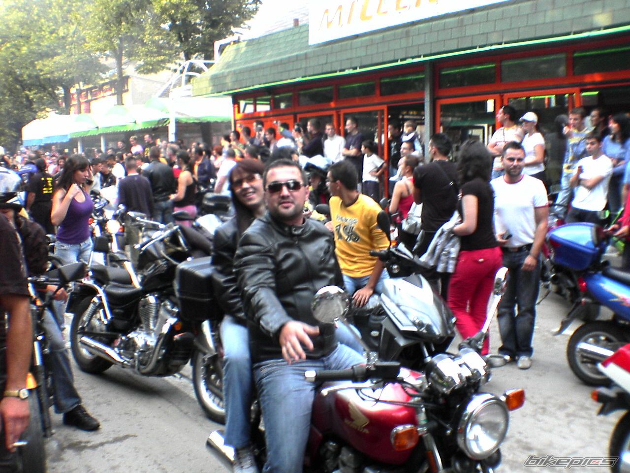 Photo 1512985