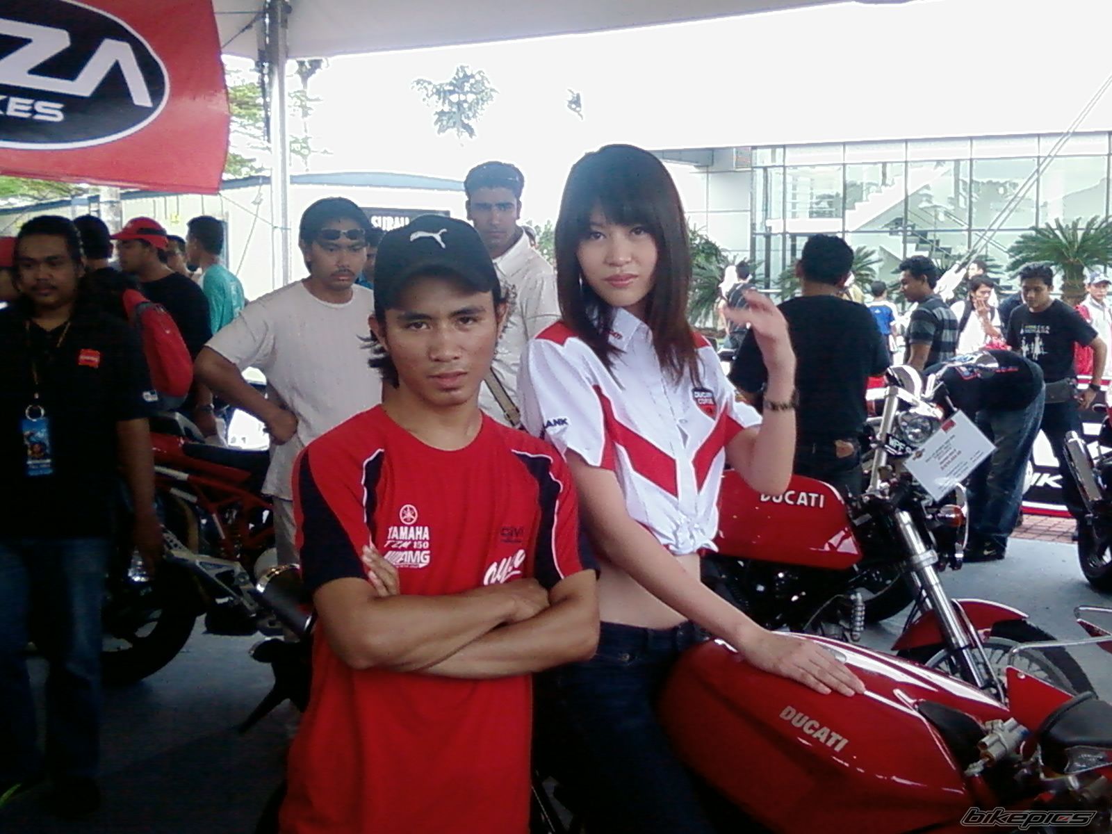 Photo 1513196