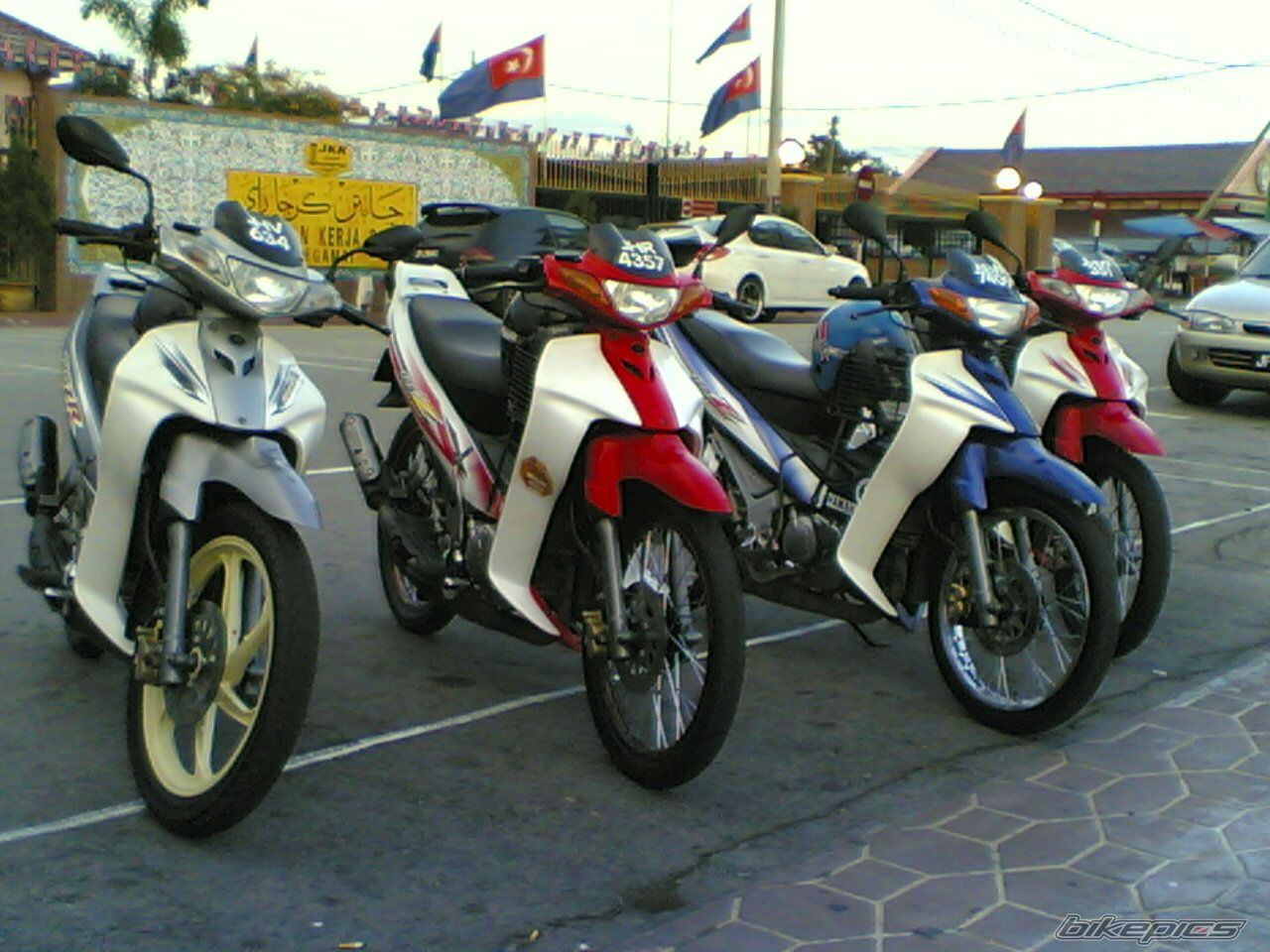 Photo 1513303
