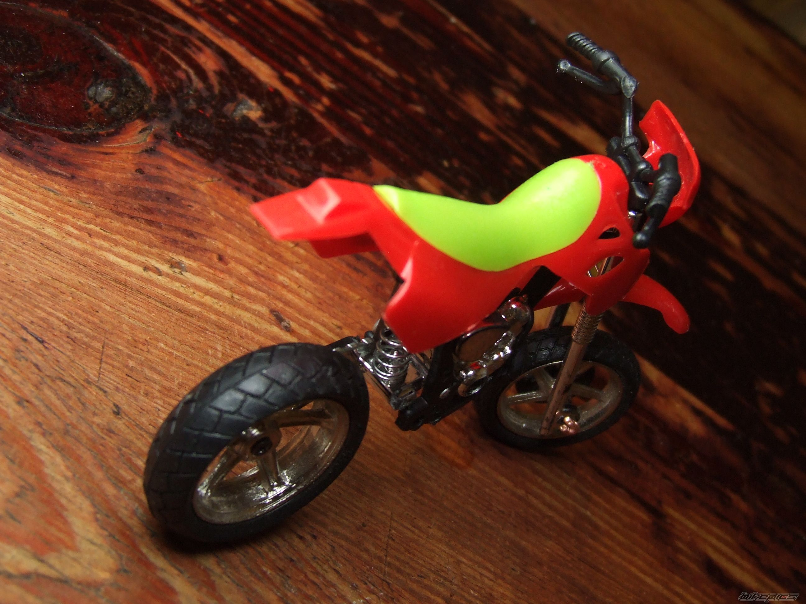 Photo 1513958