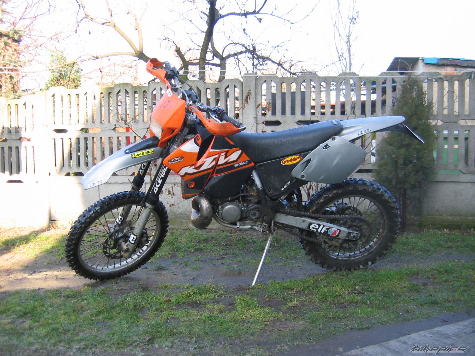 Photo 1515605
