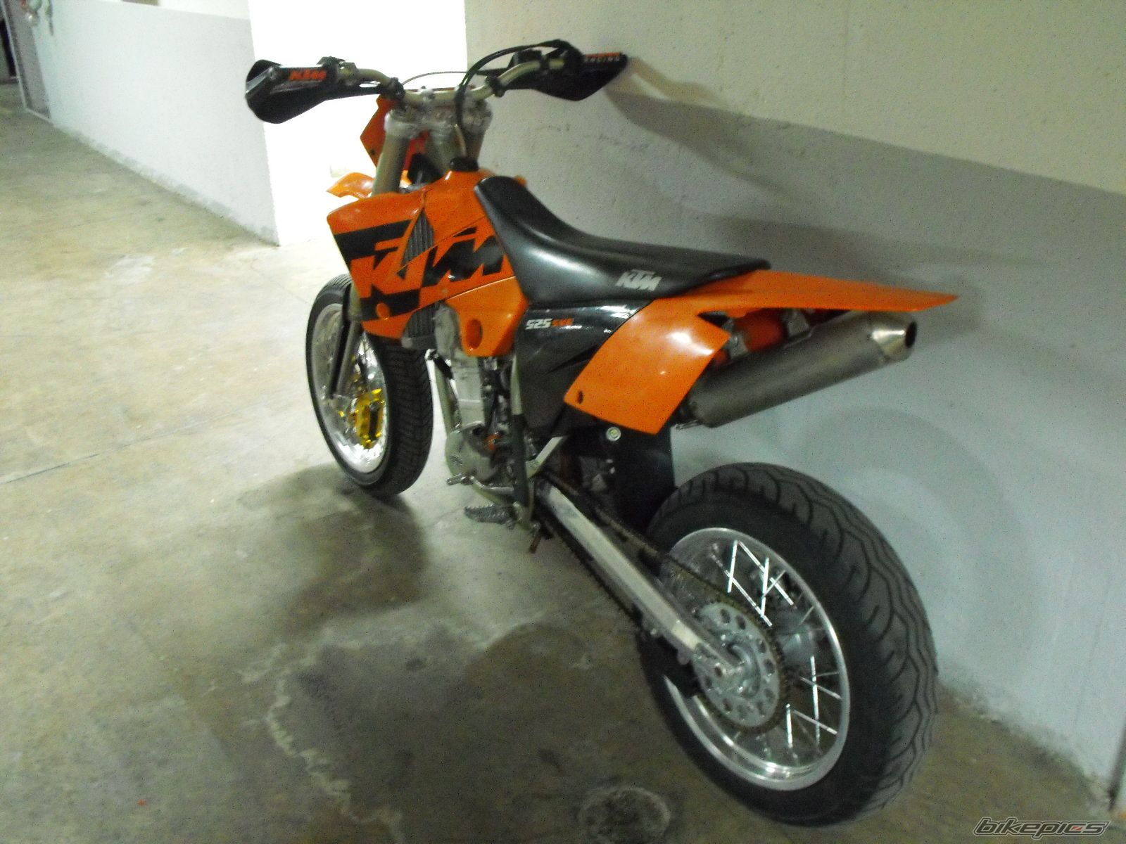 Photo 1515856