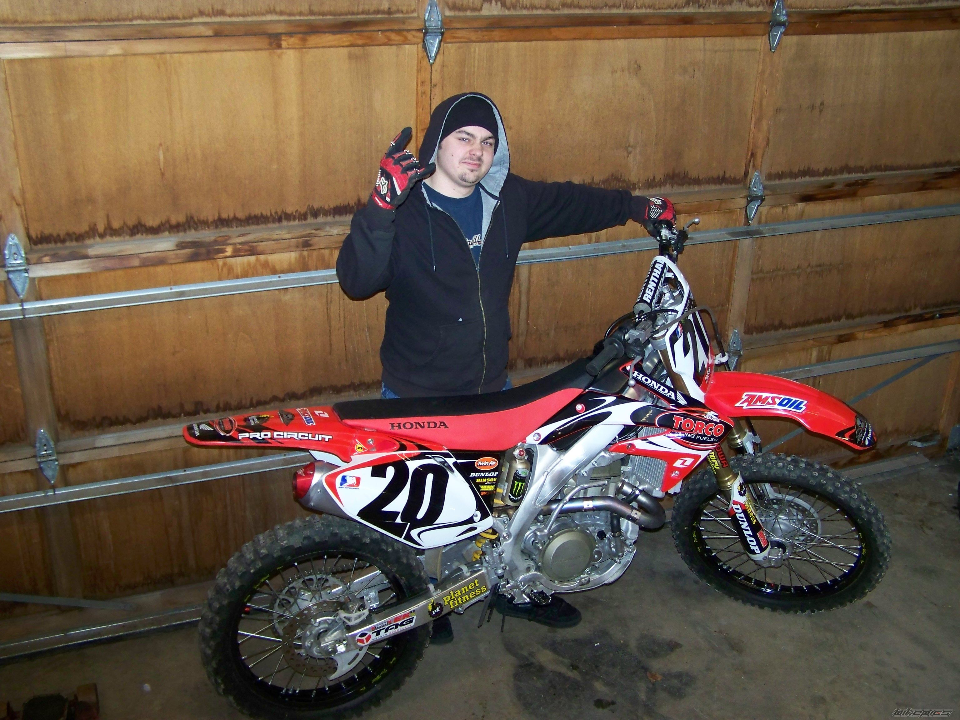 Photo 1517841