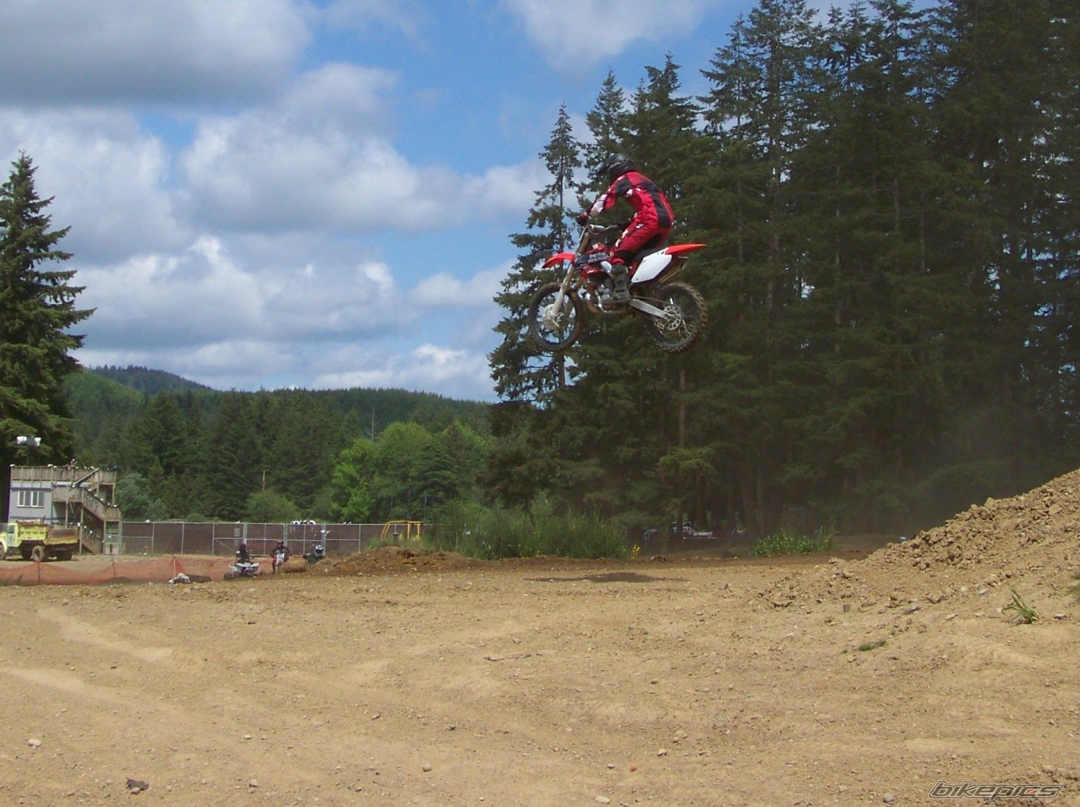 Photo 1517856