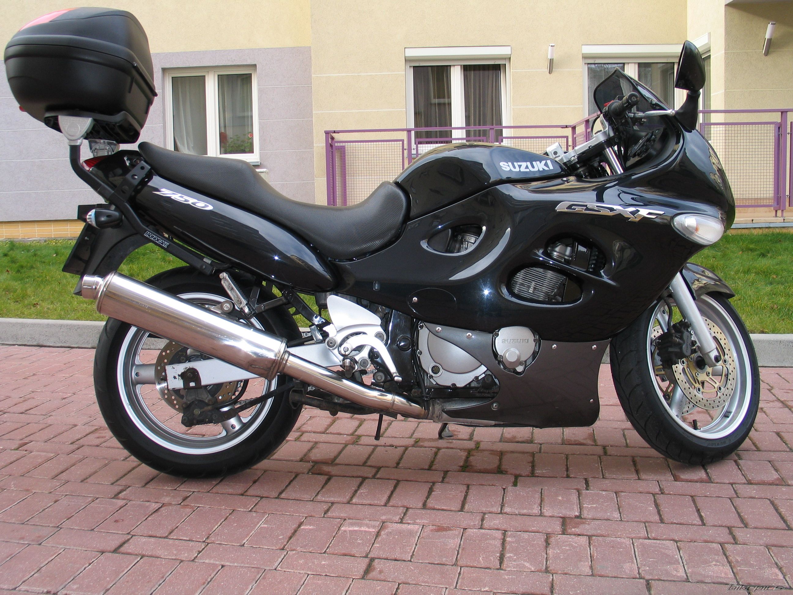 Photo 1518145