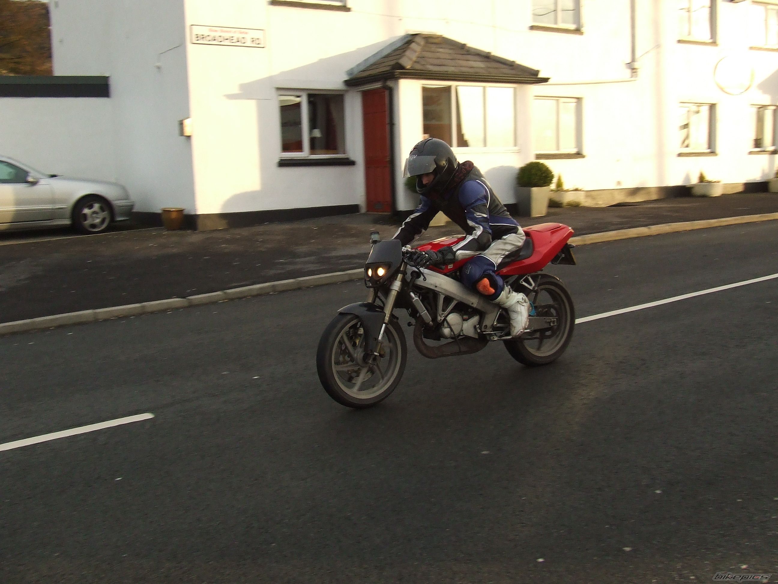 Photo 1518359