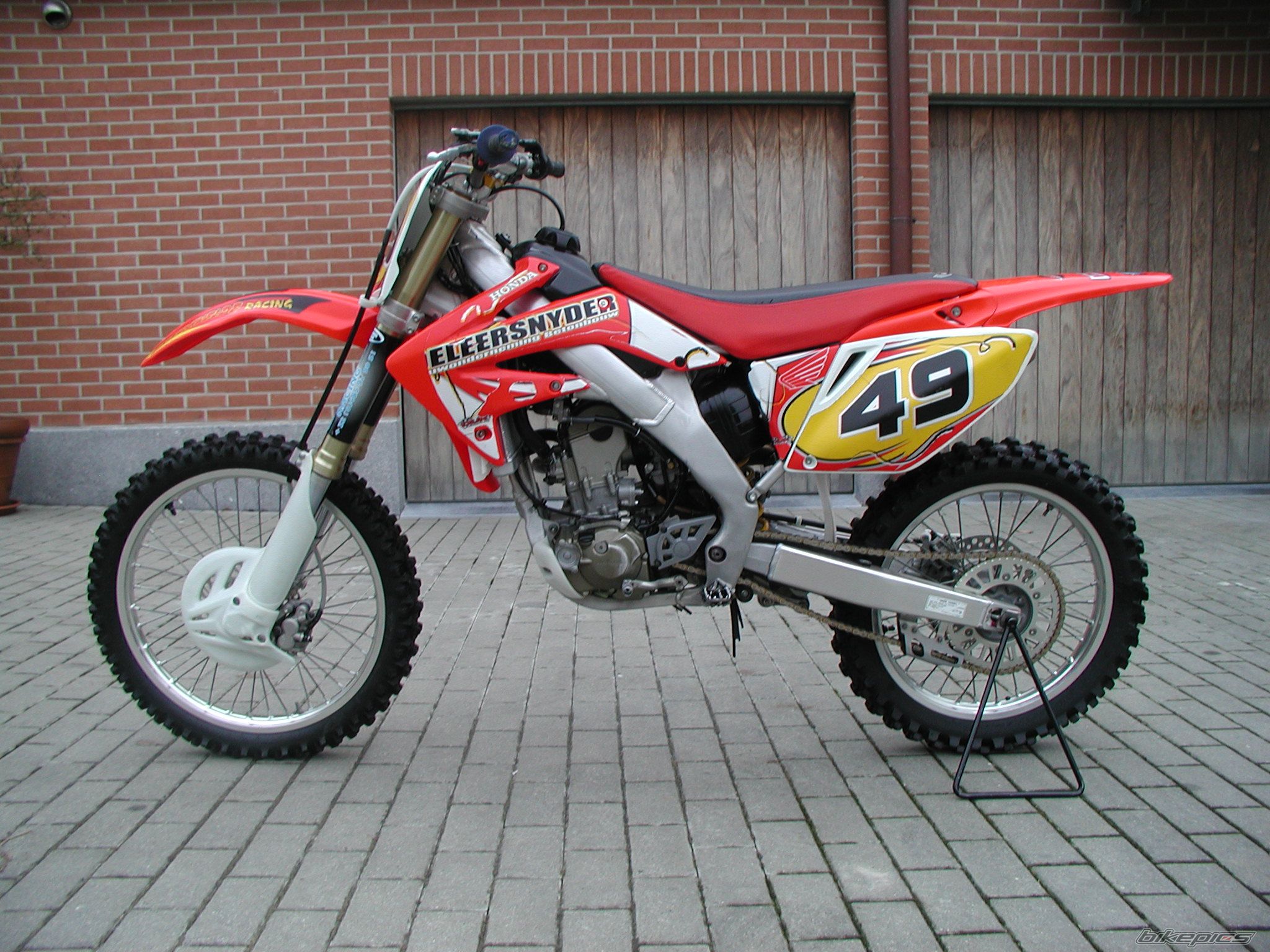 Photo 1518776