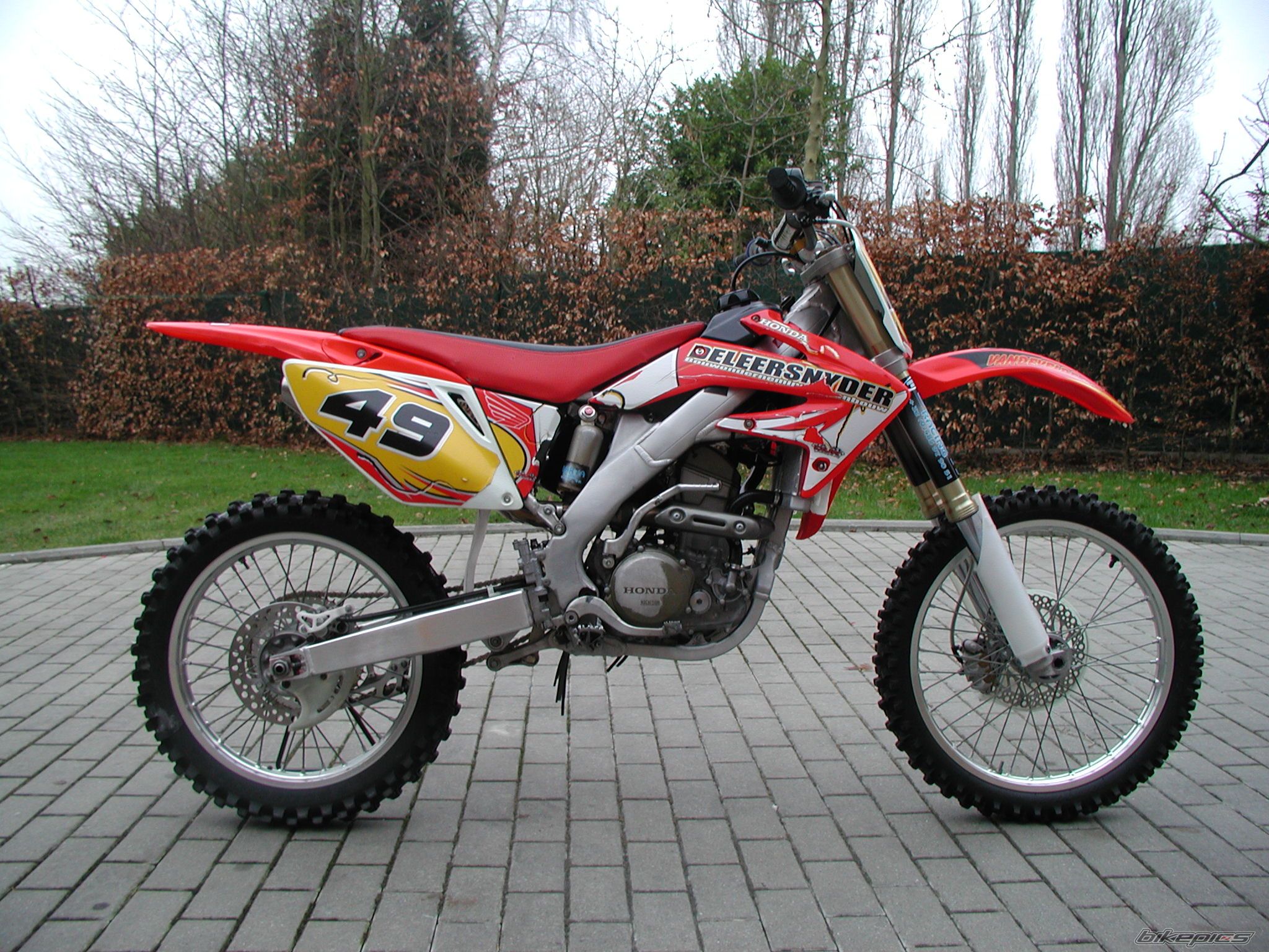 Photo 1518779