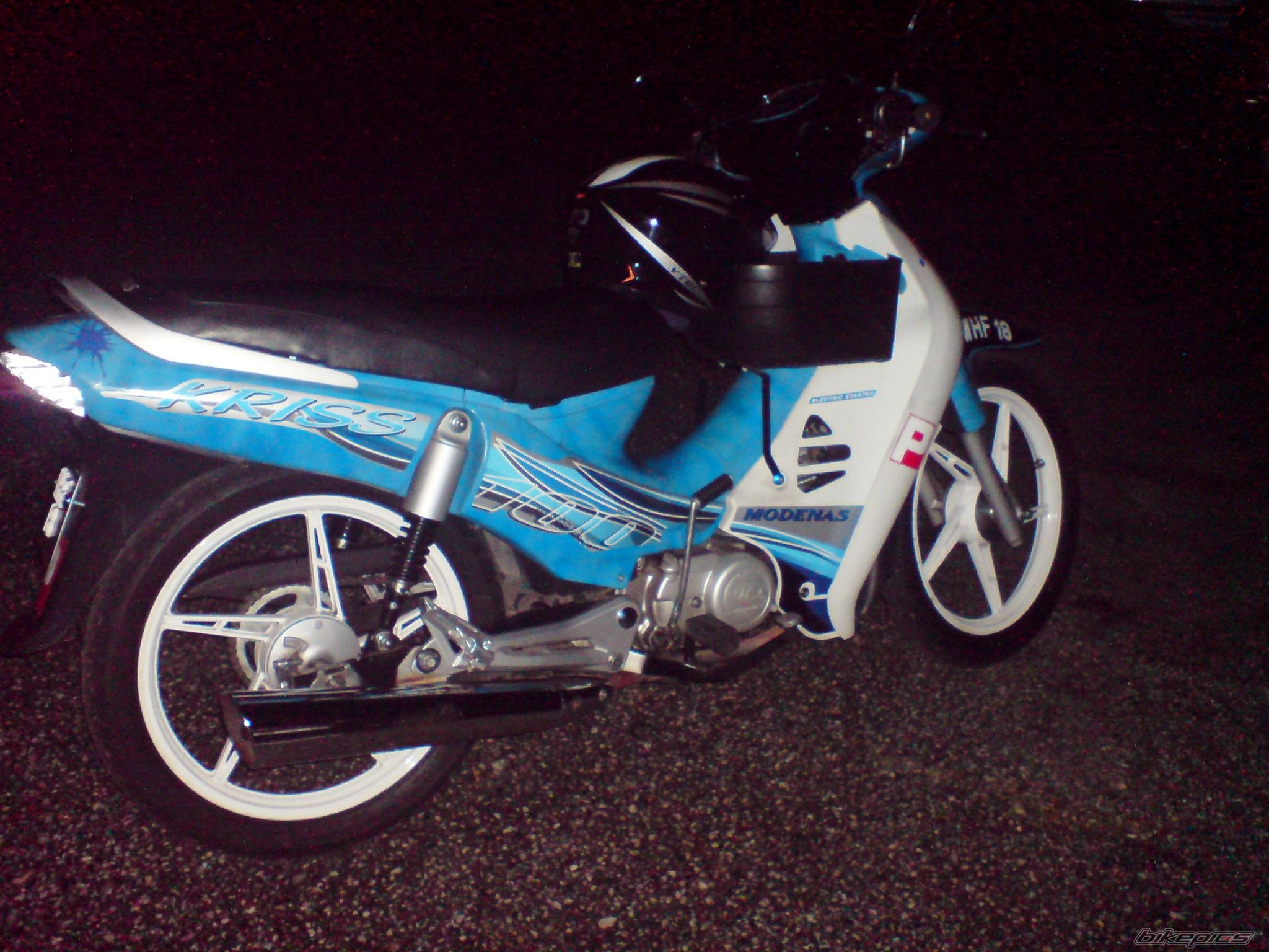 Photo 1519674