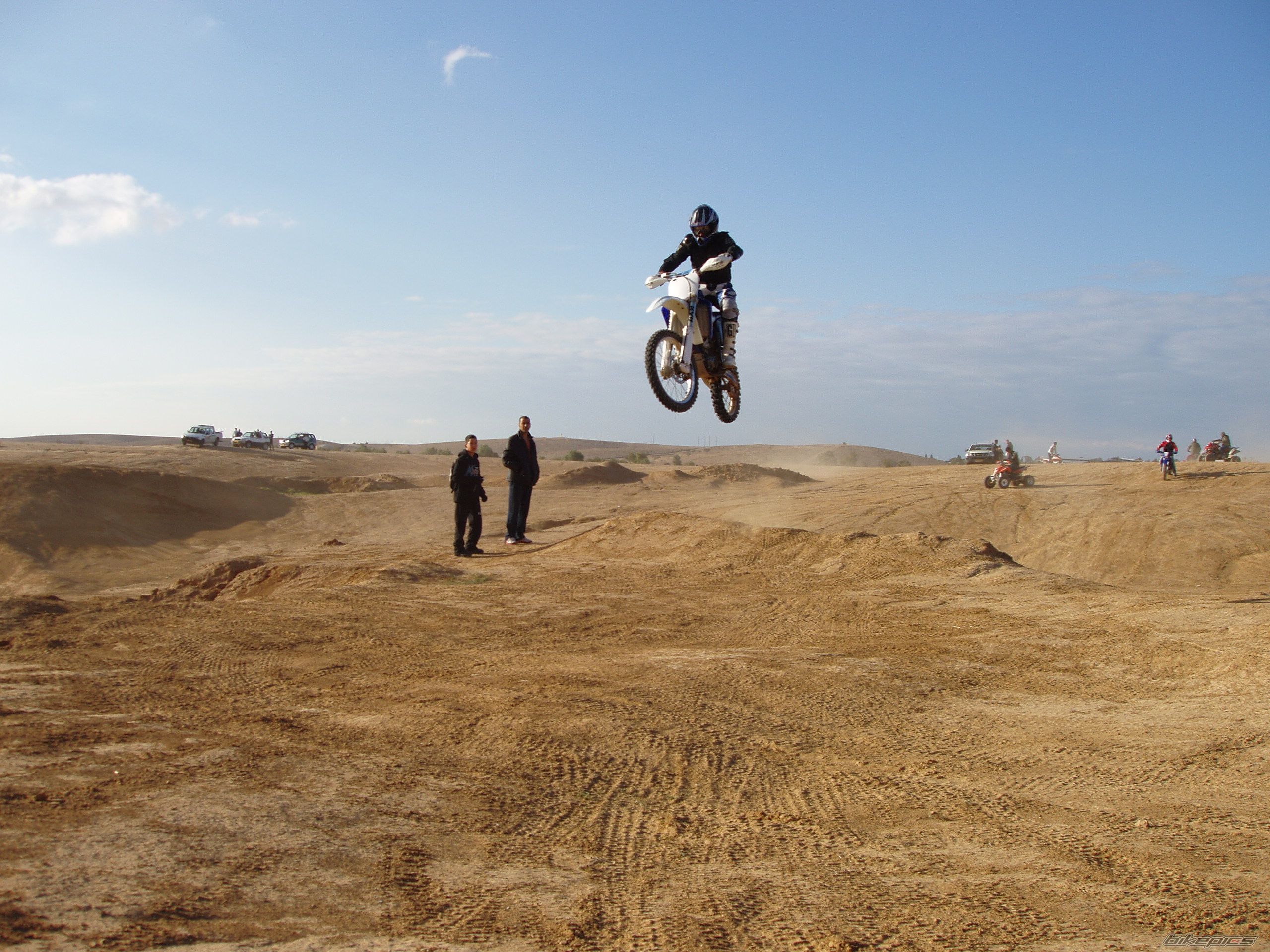Photo 1523221