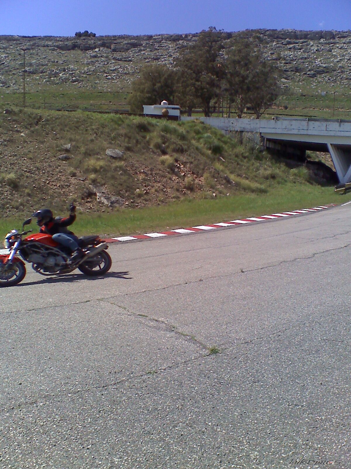 Photo 1523464