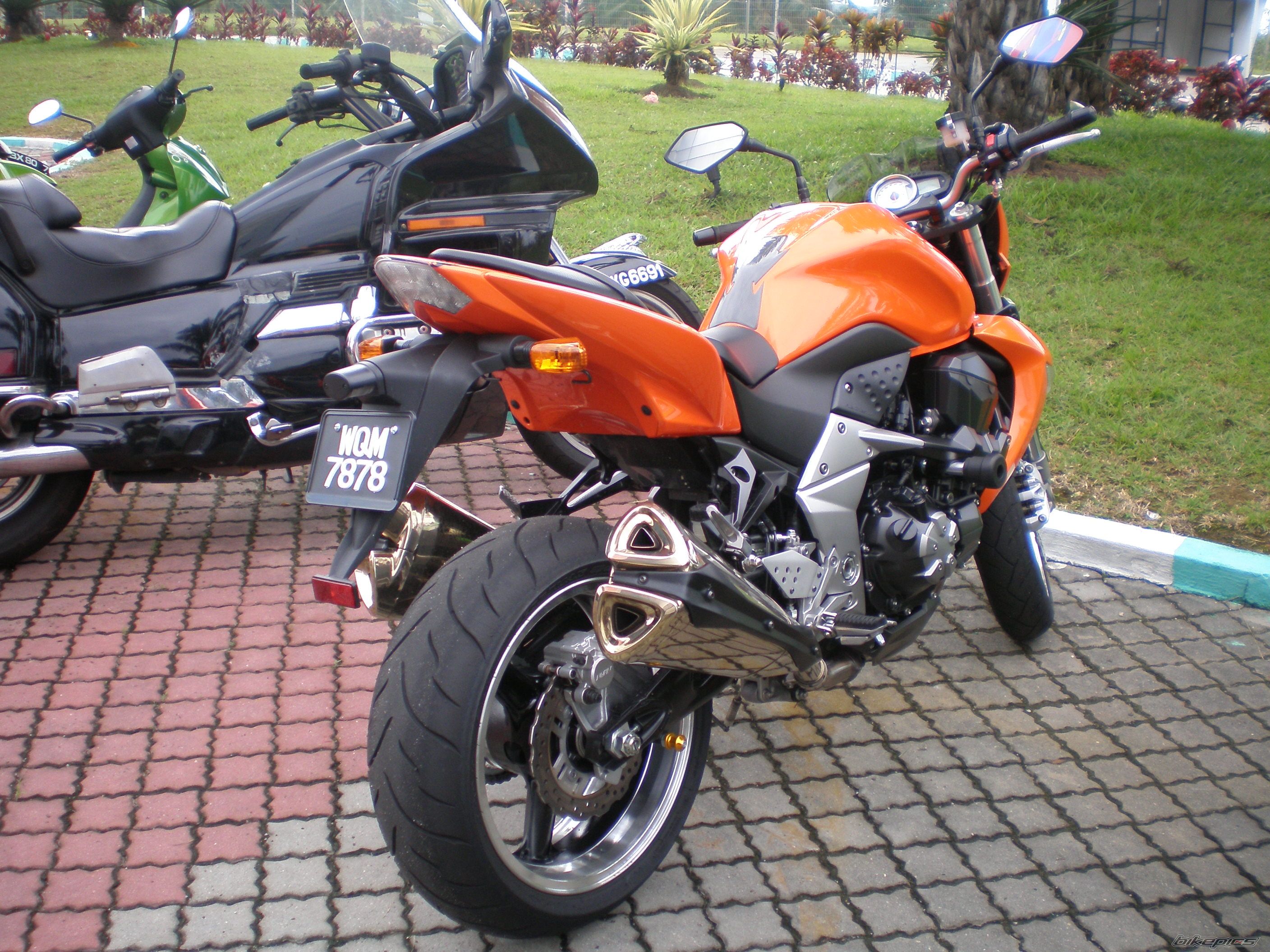 Photo 1523744